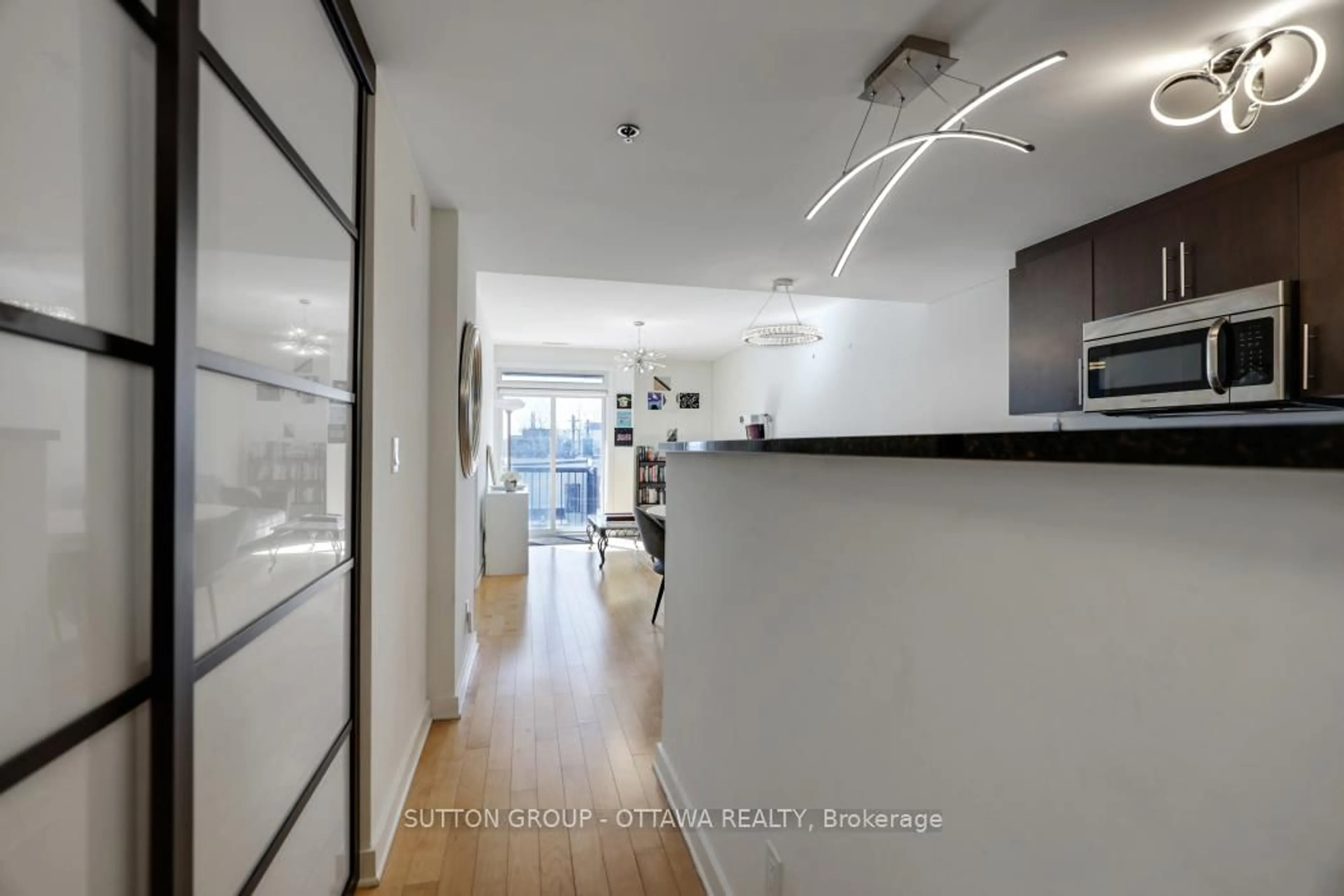 Indoor foyer for 456 King Edward Ave #506, Ottawa Ontario K1N 0B4