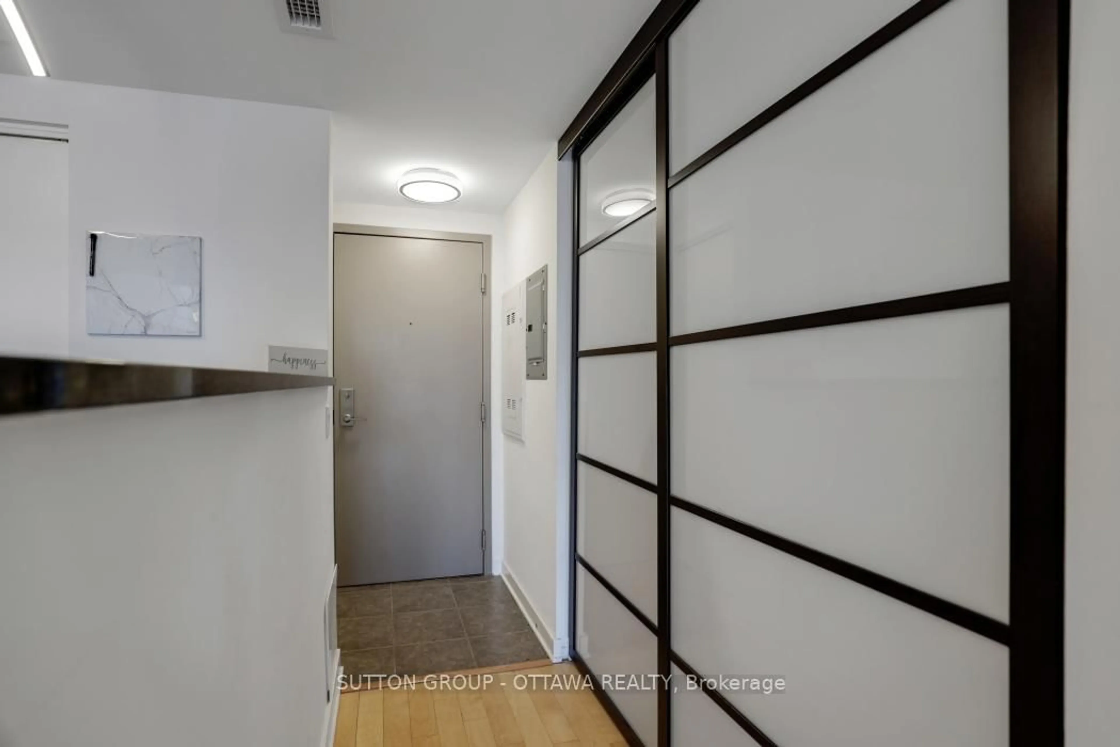 Indoor entryway for 456 King Edward Ave #506, Ottawa Ontario K1N 0B4