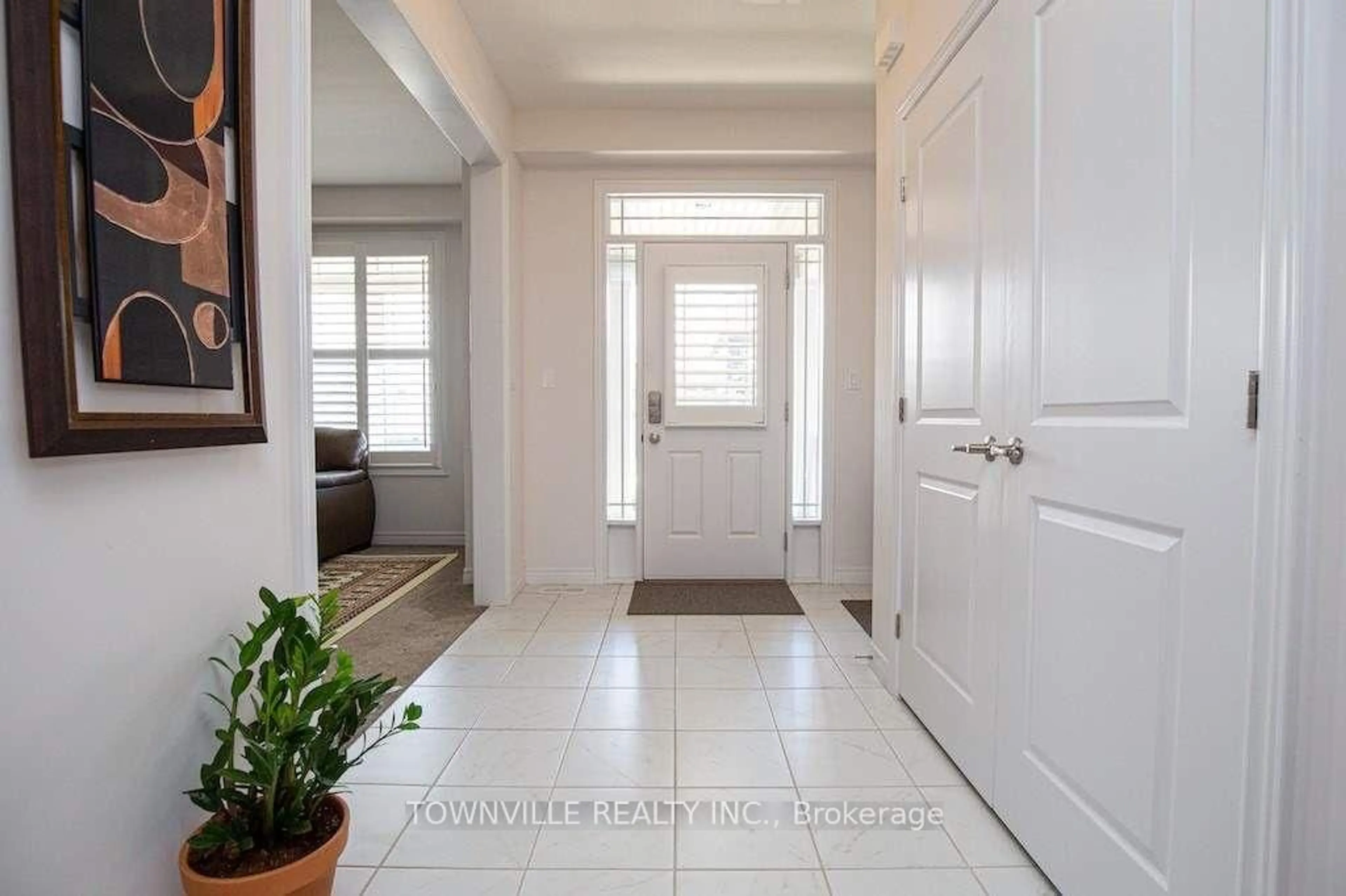 Indoor entryway for 38 Mcgovern Lane, Brant Ontario N3L 0K3