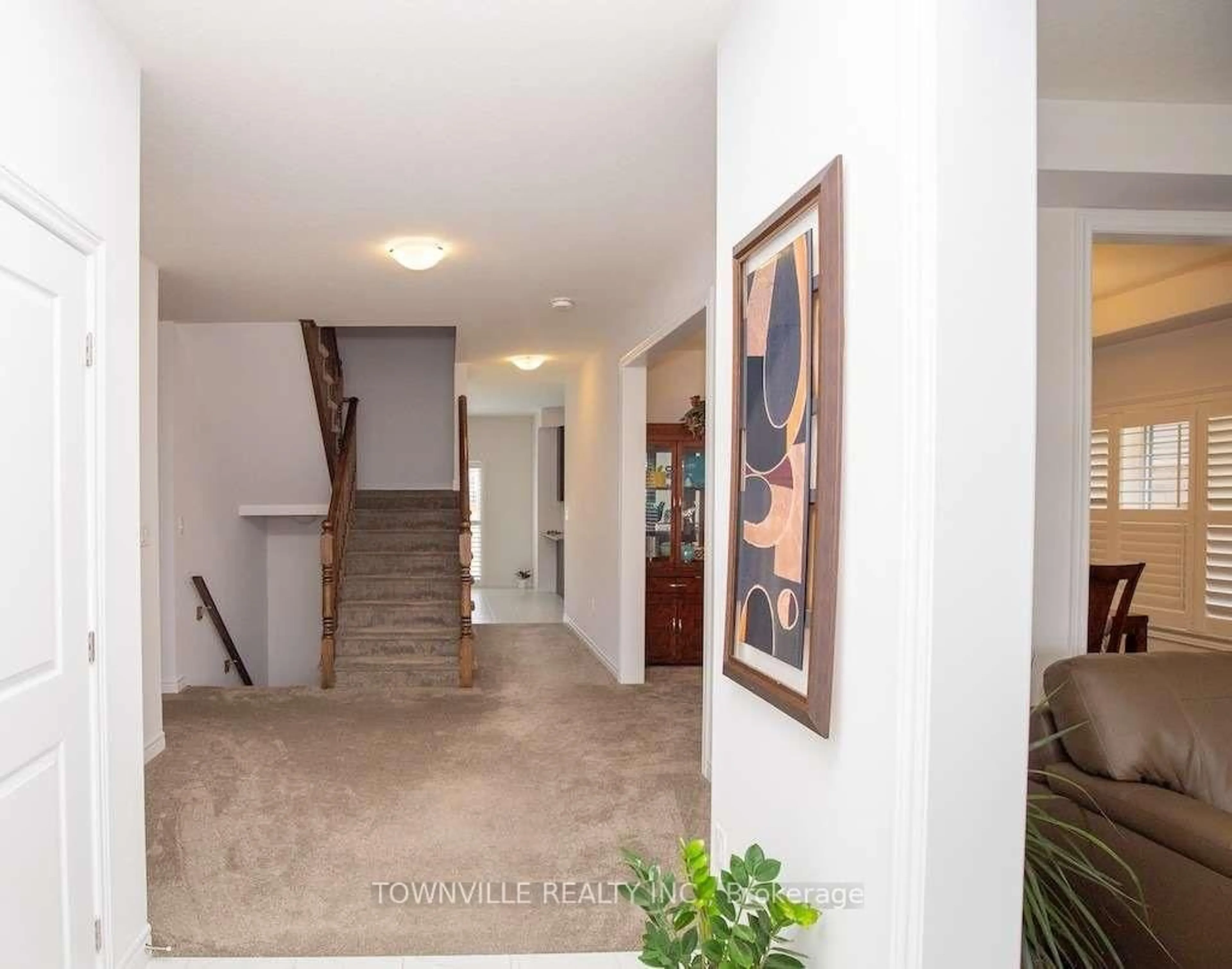 Indoor foyer for 38 Mcgovern Lane, Brant Ontario N3L 0K3
