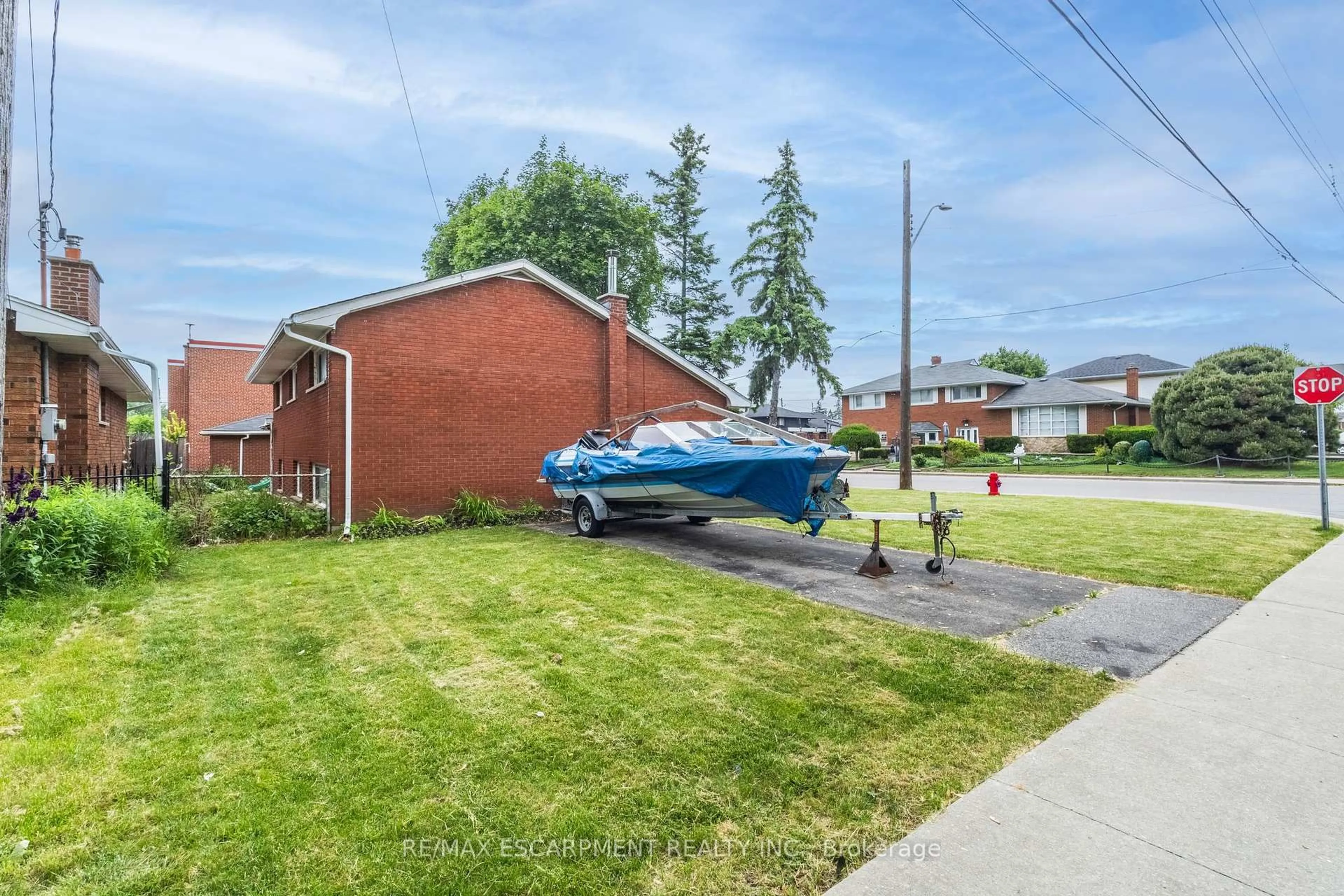 A pic from outside/outdoor area/front of a property/back of a property/a pic from drone, water/lake/river/ocean view for 10 South Bend Rd, Hamilton Ontario L9A 2A7