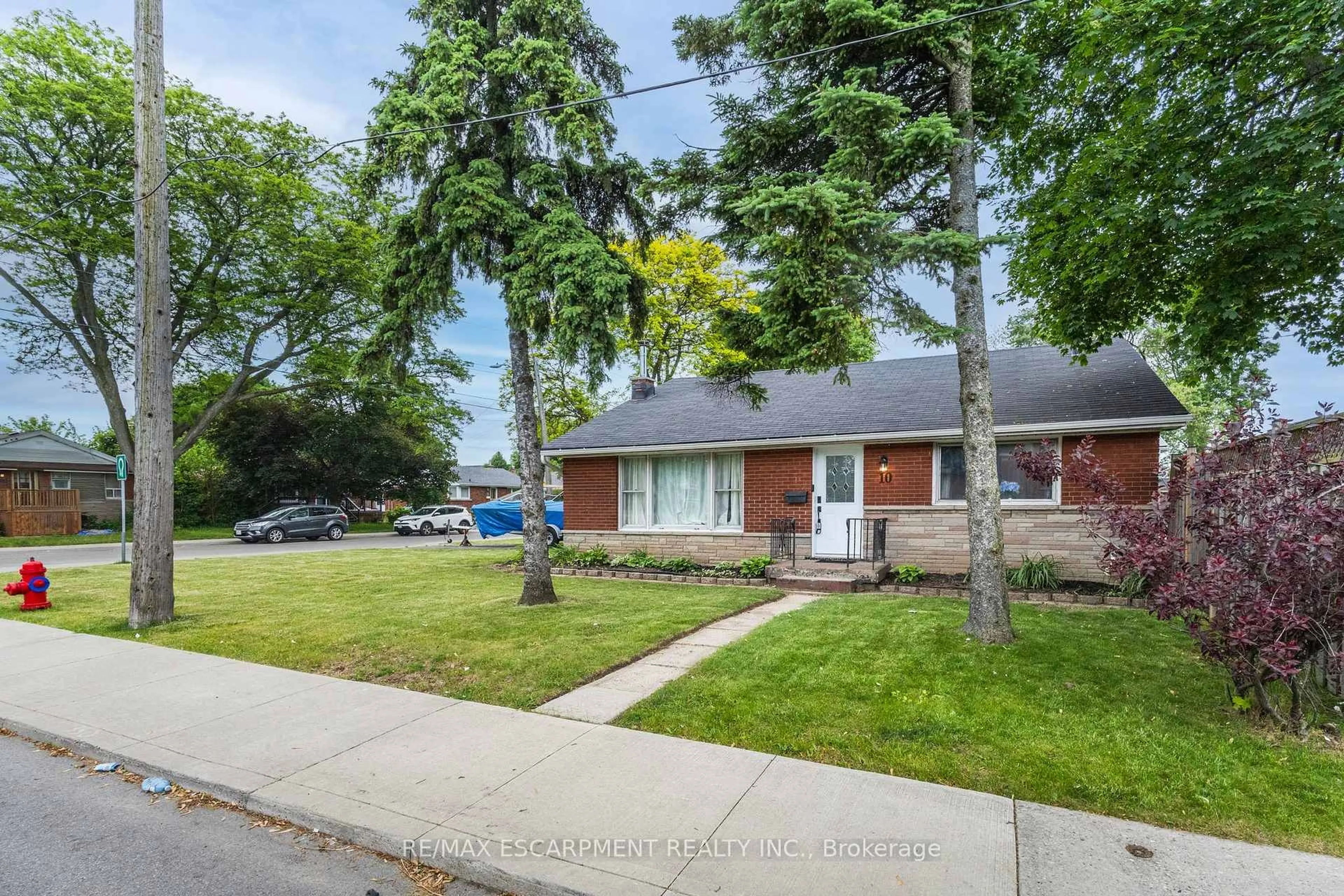 Home with brick exterior material, street for 10 South Bend Rd, Hamilton Ontario L9A 2A7