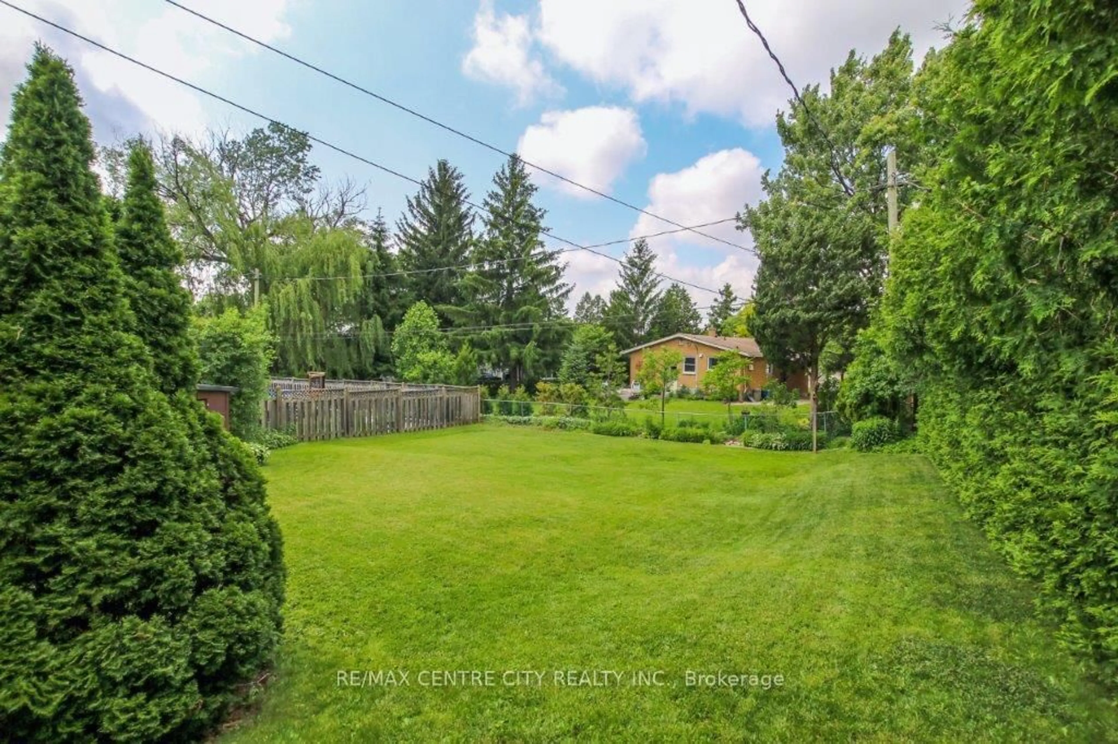 A pic from outside/outdoor area/front of a property/back of a property/a pic from drone, unknown for 294 Burlington Cres, London South Ontario N5Z 3G5