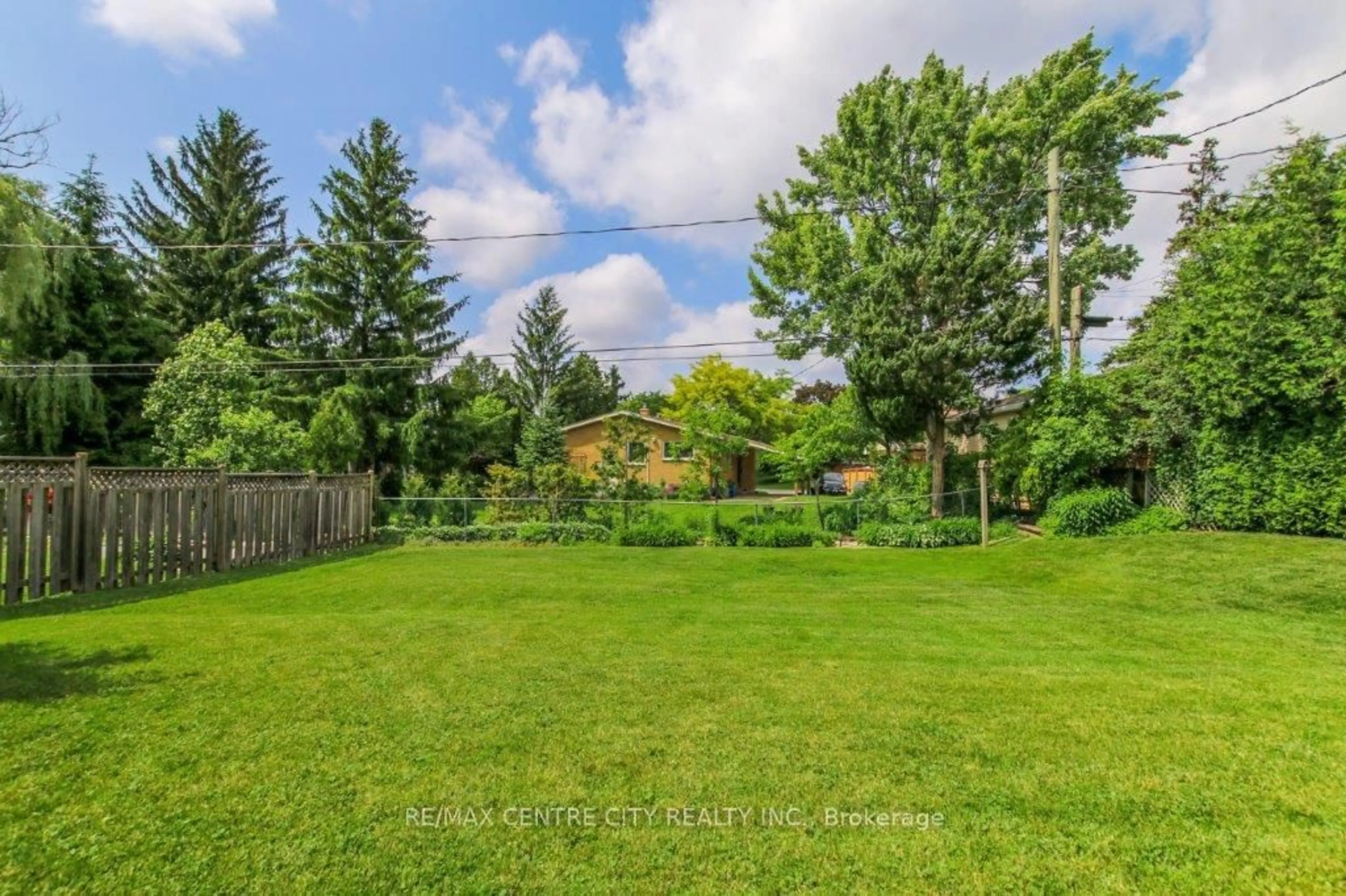 Patio, unknown for 294 Burlington Cres, London South Ontario N5Z 3G5
