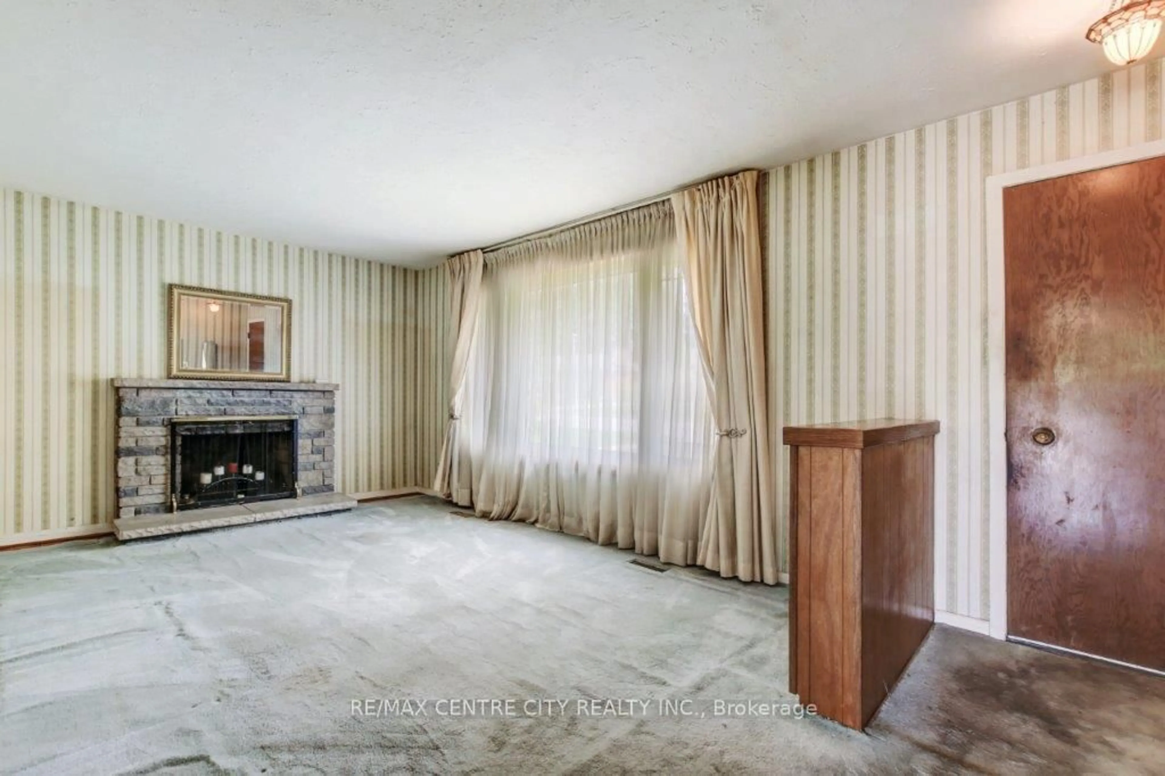 A pic of a room for 294 Burlington Cres, London South Ontario N5Z 3G5
