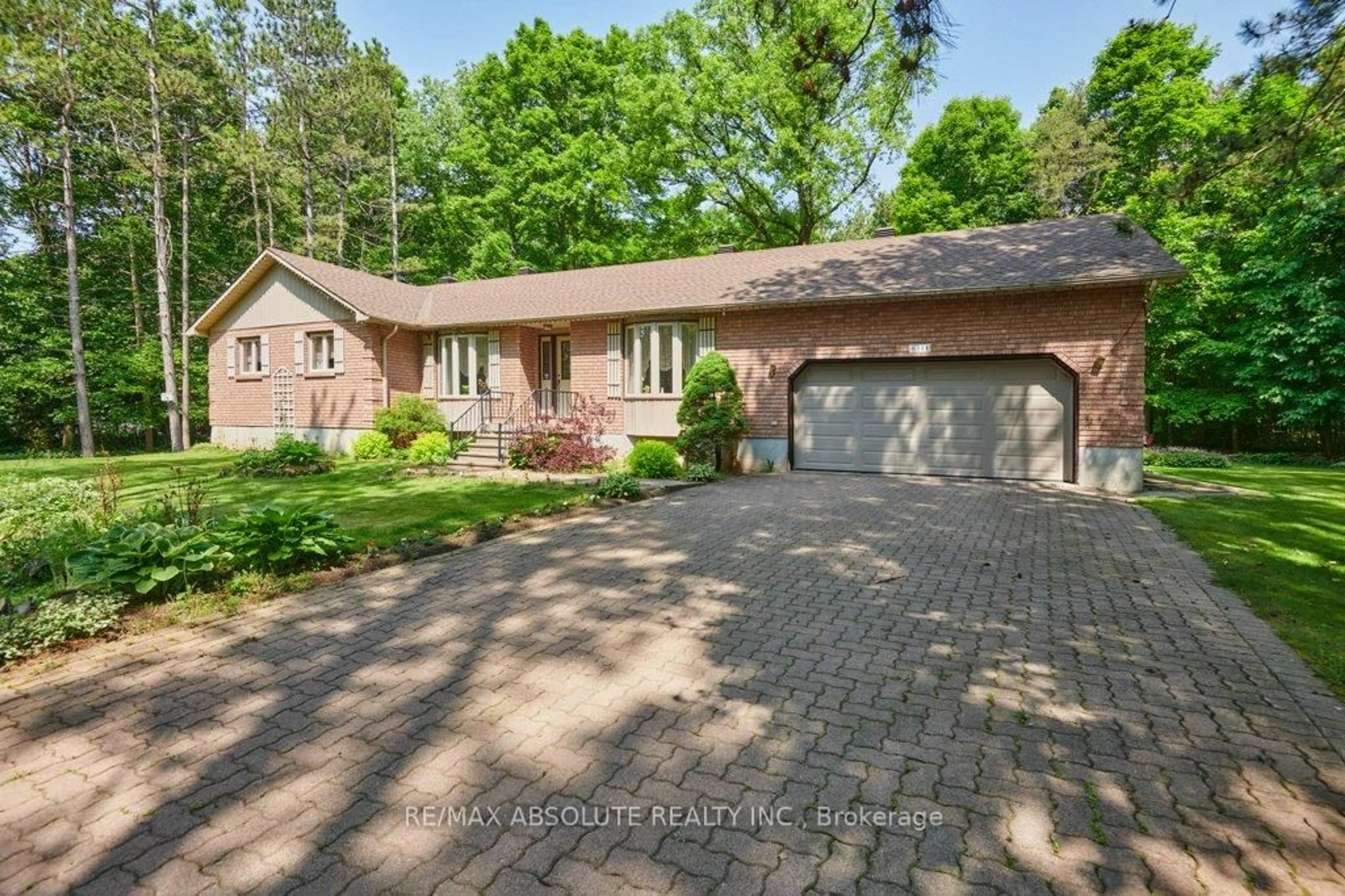 A pic from outside/outdoor area/front of a property/back of a property/a pic from drone, street for 8344 Forest Green Cres, Metcalfe Ontario K0A 2P0