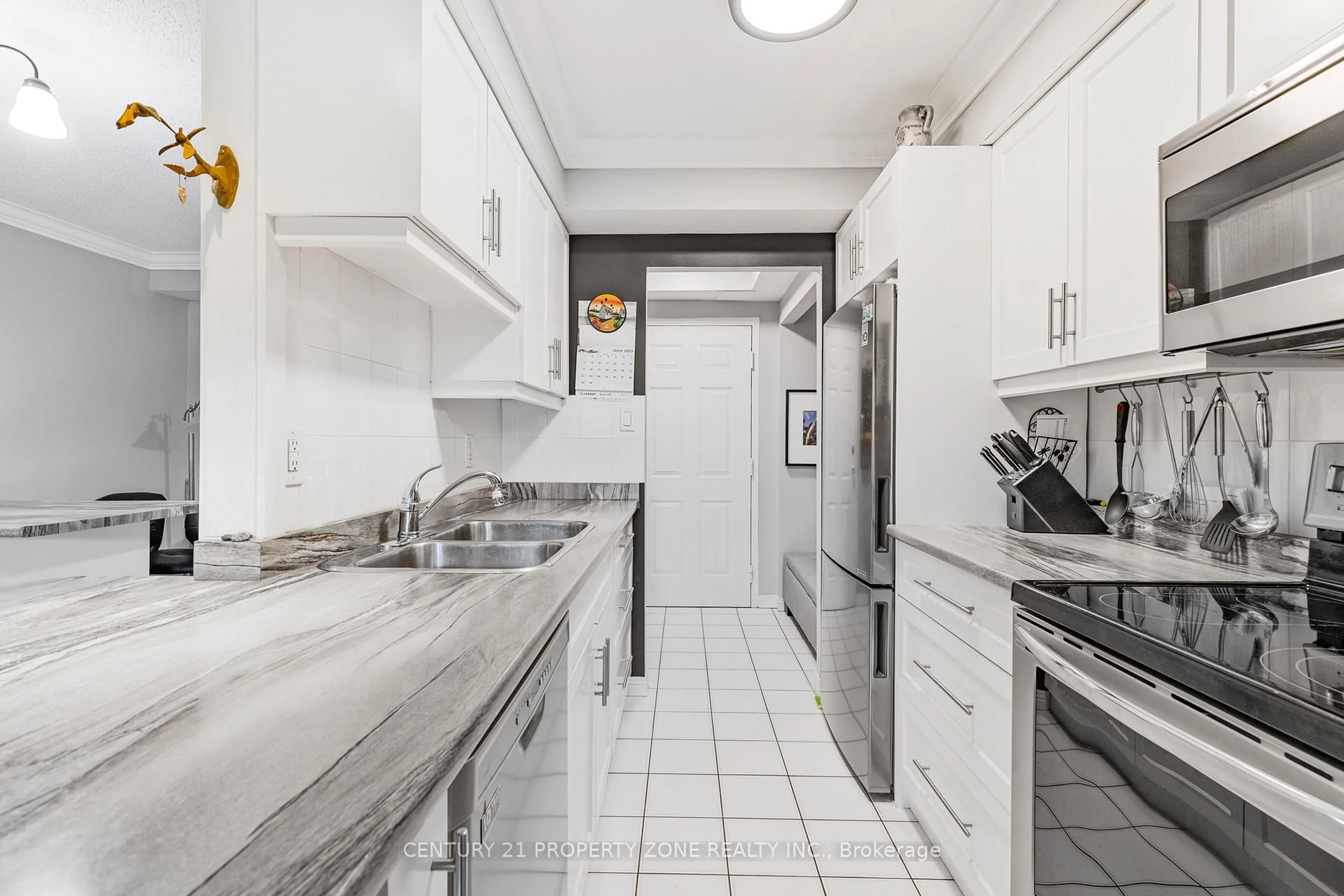 Standard kitchen, ceramic/tile floor for 482 James St #104, Hamilton Ontario L8L 1J1