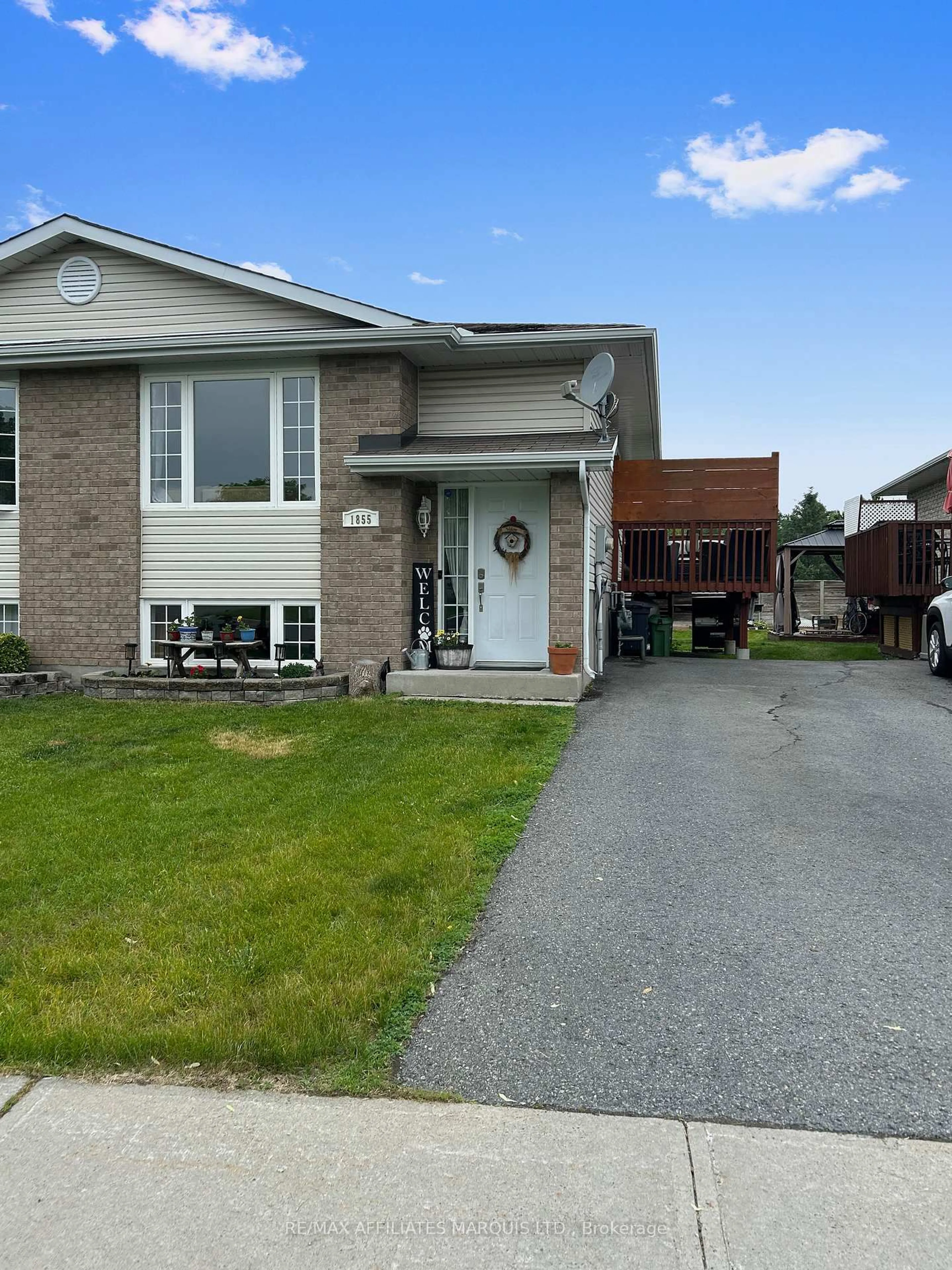 Home with vinyl exterior material, street for 1855 Cumberland St, Cornwall Ontario K6J 0A1