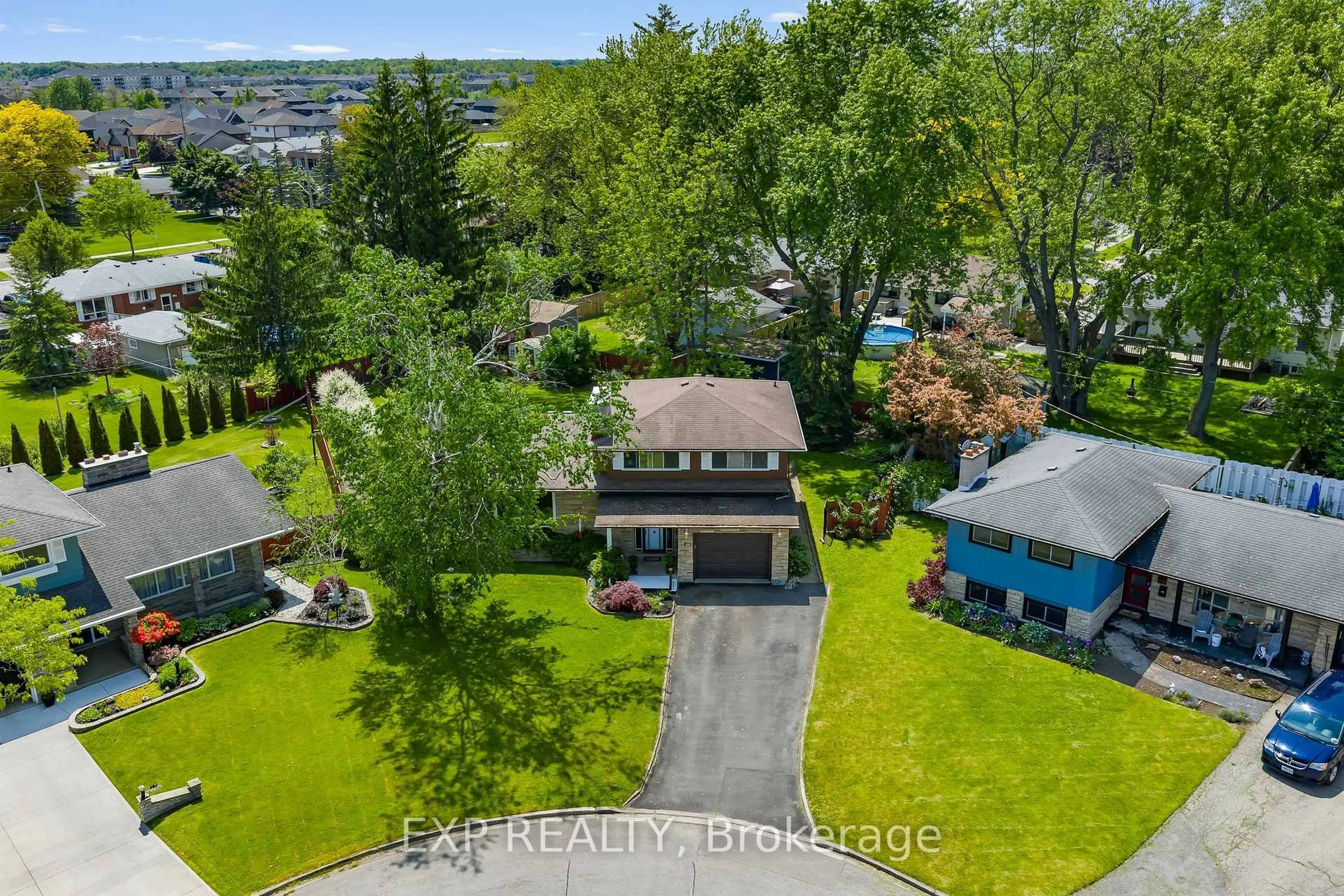 A pic from outside/outdoor area/front of a property/back of a property/a pic from drone, water/lake/river/ocean view for 19 Oak Crt, Welland Ontario L3C 4V1