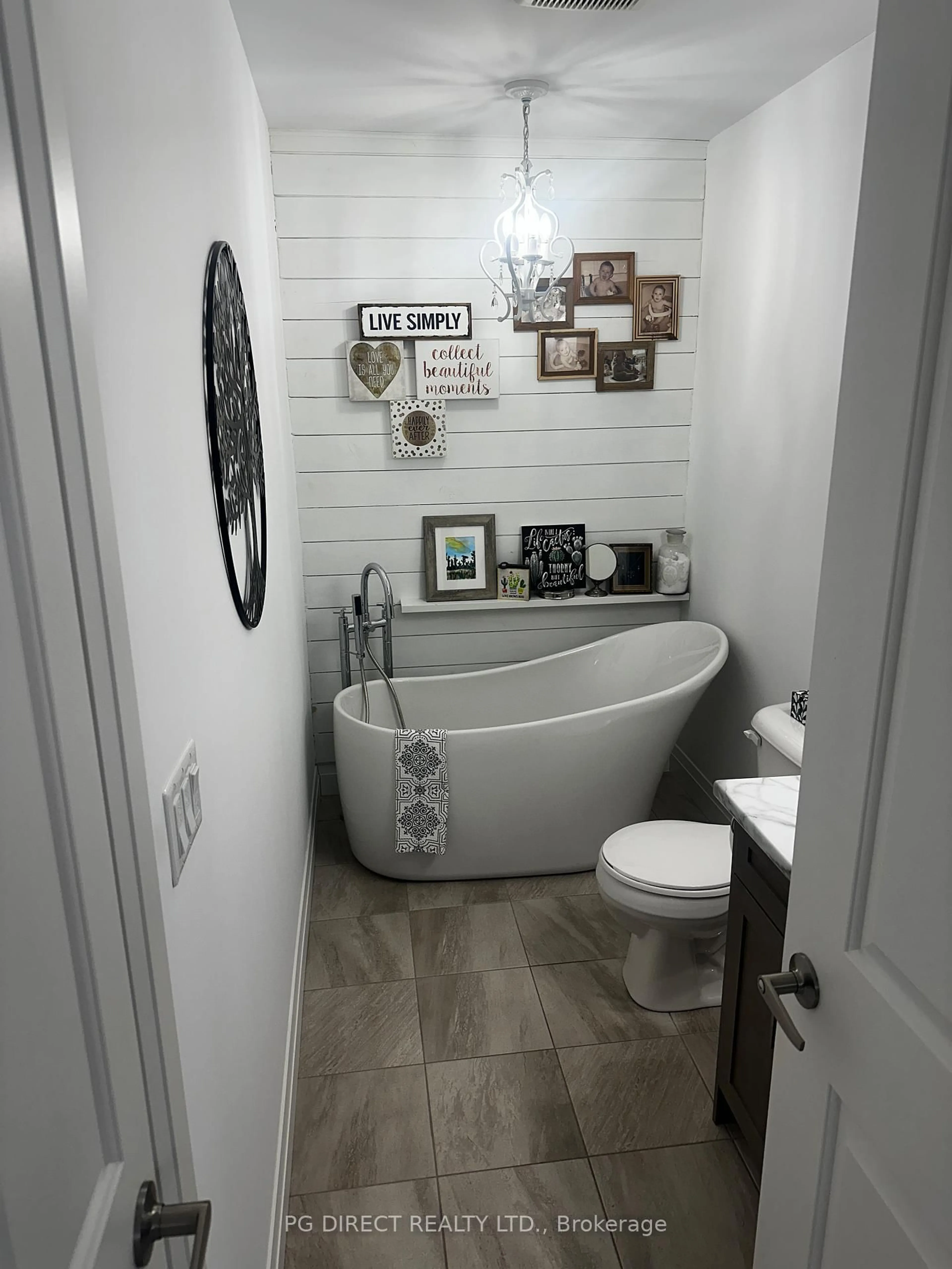 Contemporary bathroom, ceramic/tile floor for 258 Owen St, Norfolk Ontario N3Y 2V2