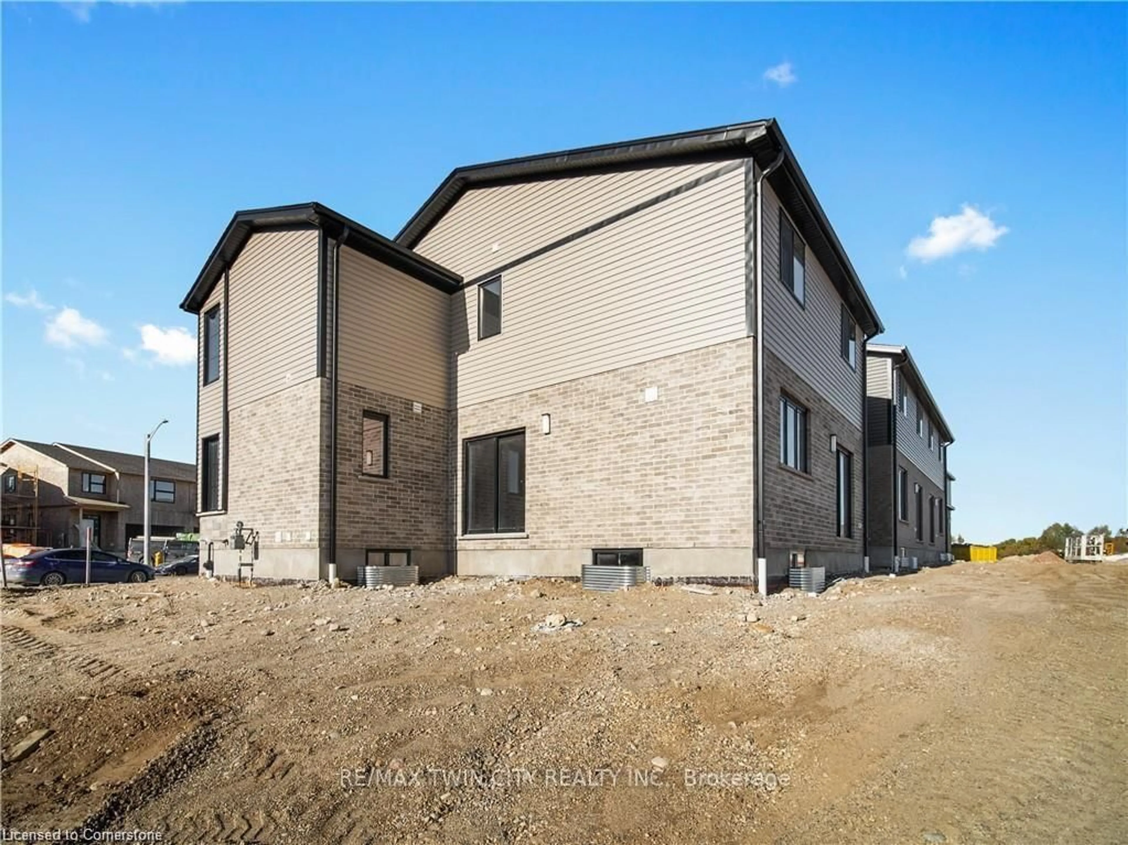 Home with brick exterior material, building for 168 Otterbein Rd, Kitchener Ontario N2B 0A8