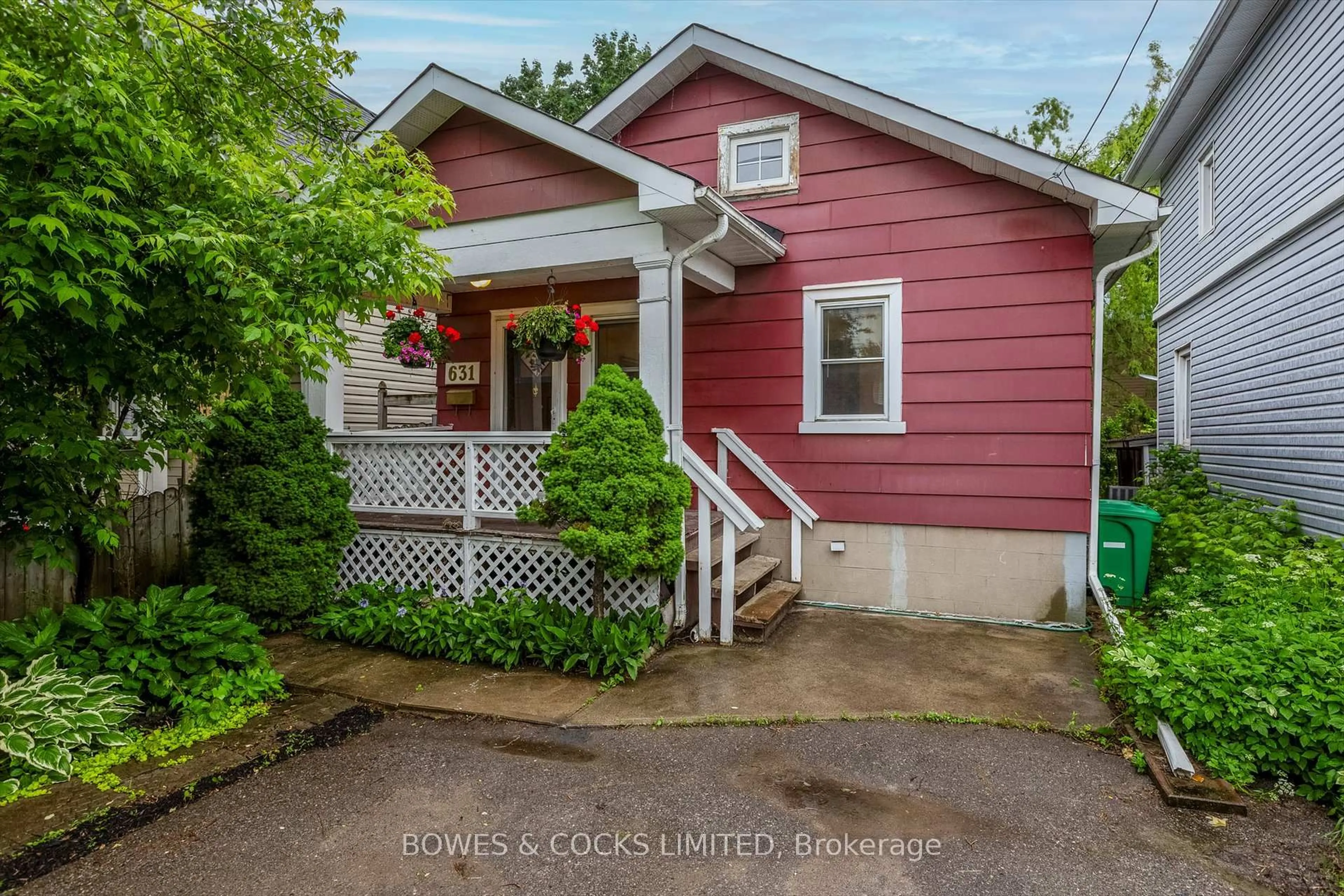 A pic from outside/outdoor area/front of a property/back of a property/a pic from drone, street for 631 Downie St, Peterborough Ontario K9H 4K2