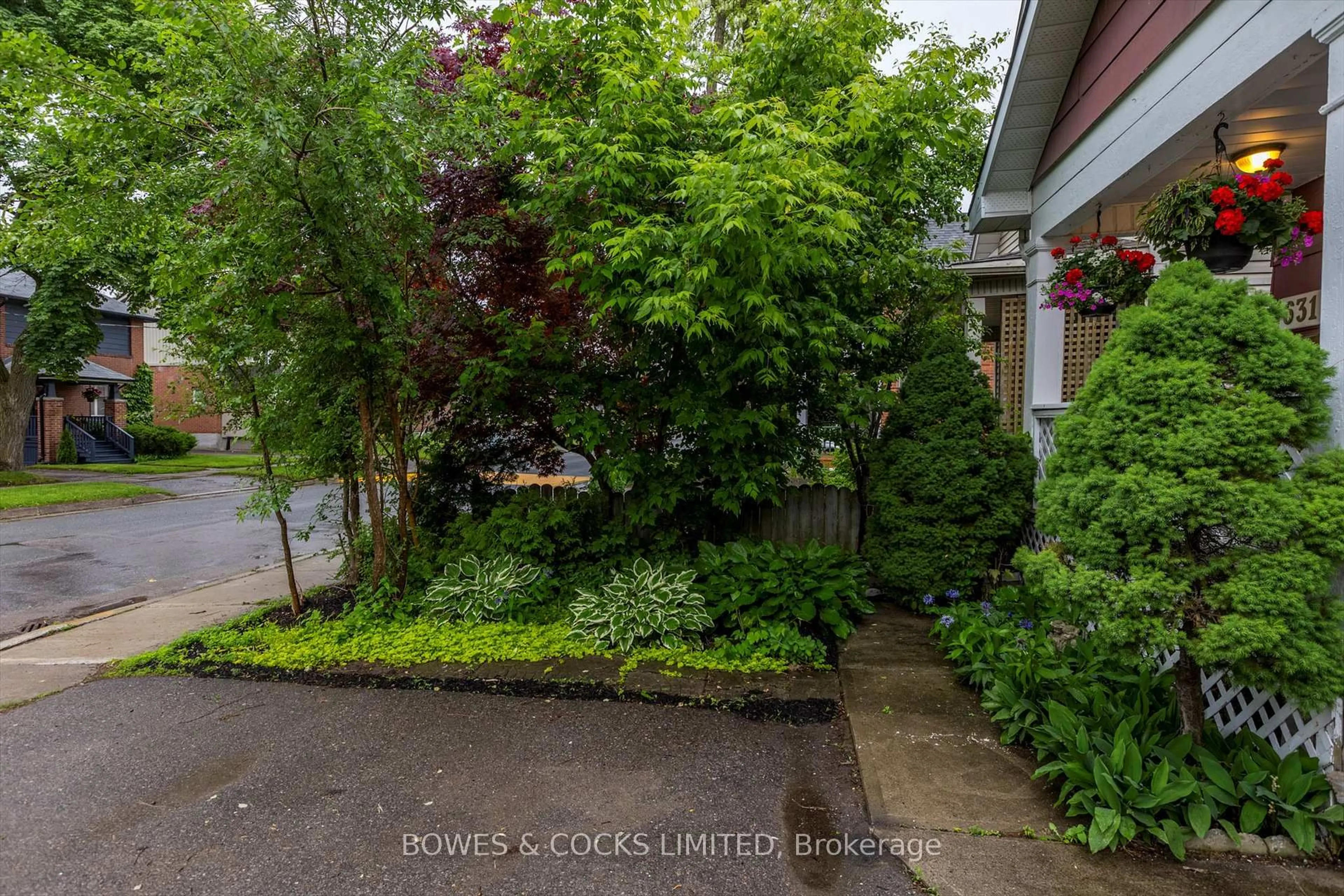 Patio, street for 631 Downie St, Peterborough Ontario K9H 4K2