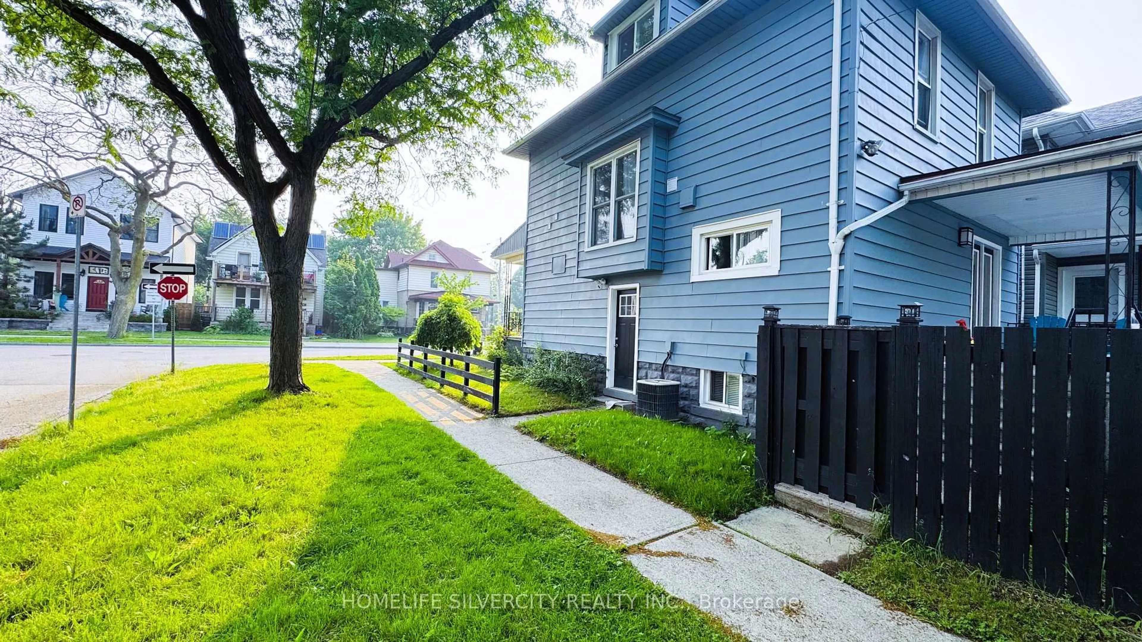 Unknown for 388 Gladstone Ave, Windsor Ontario N9A 2P7