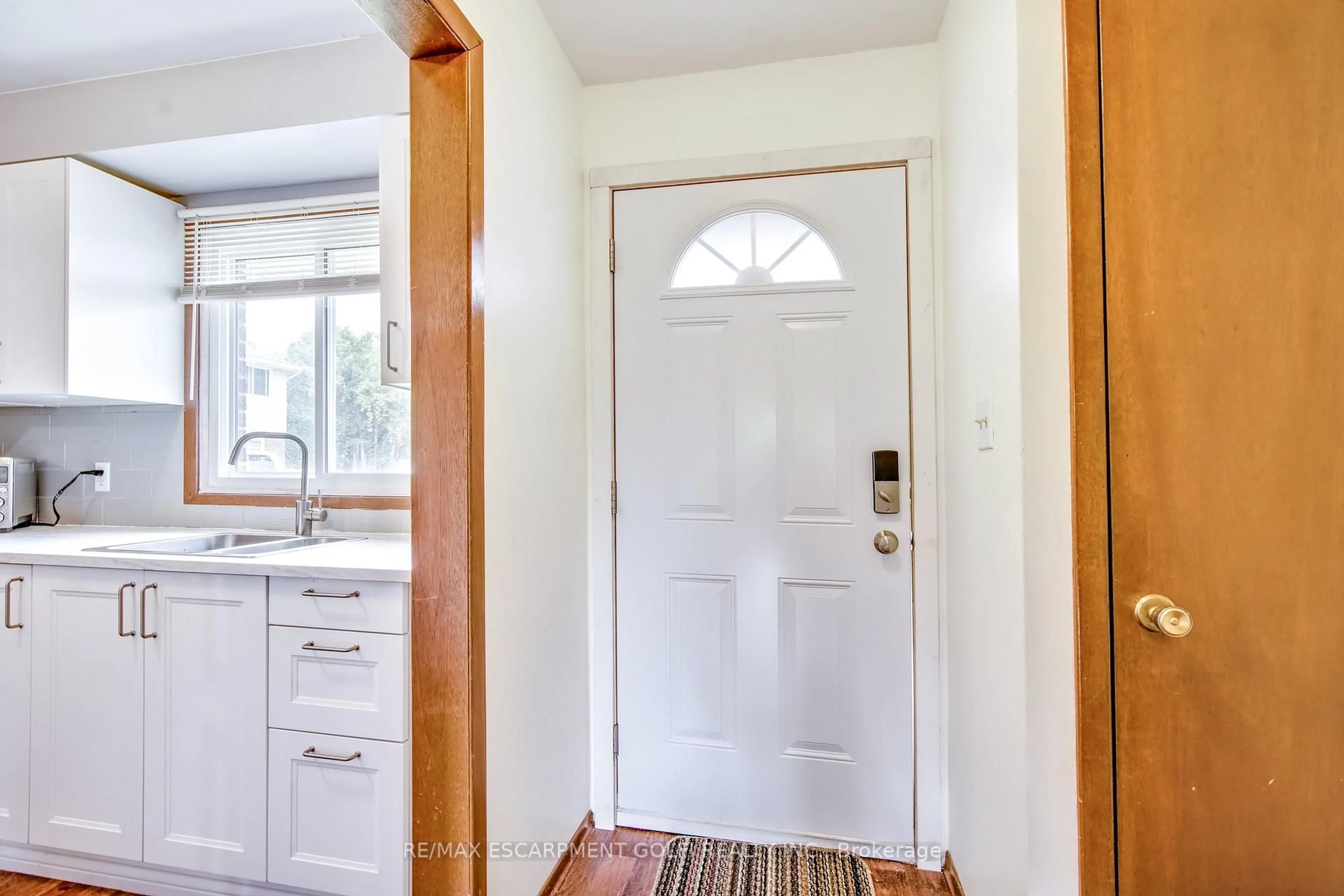 Indoor entryway for 63 Empire St #6, Welland Ontario L3B 2L3