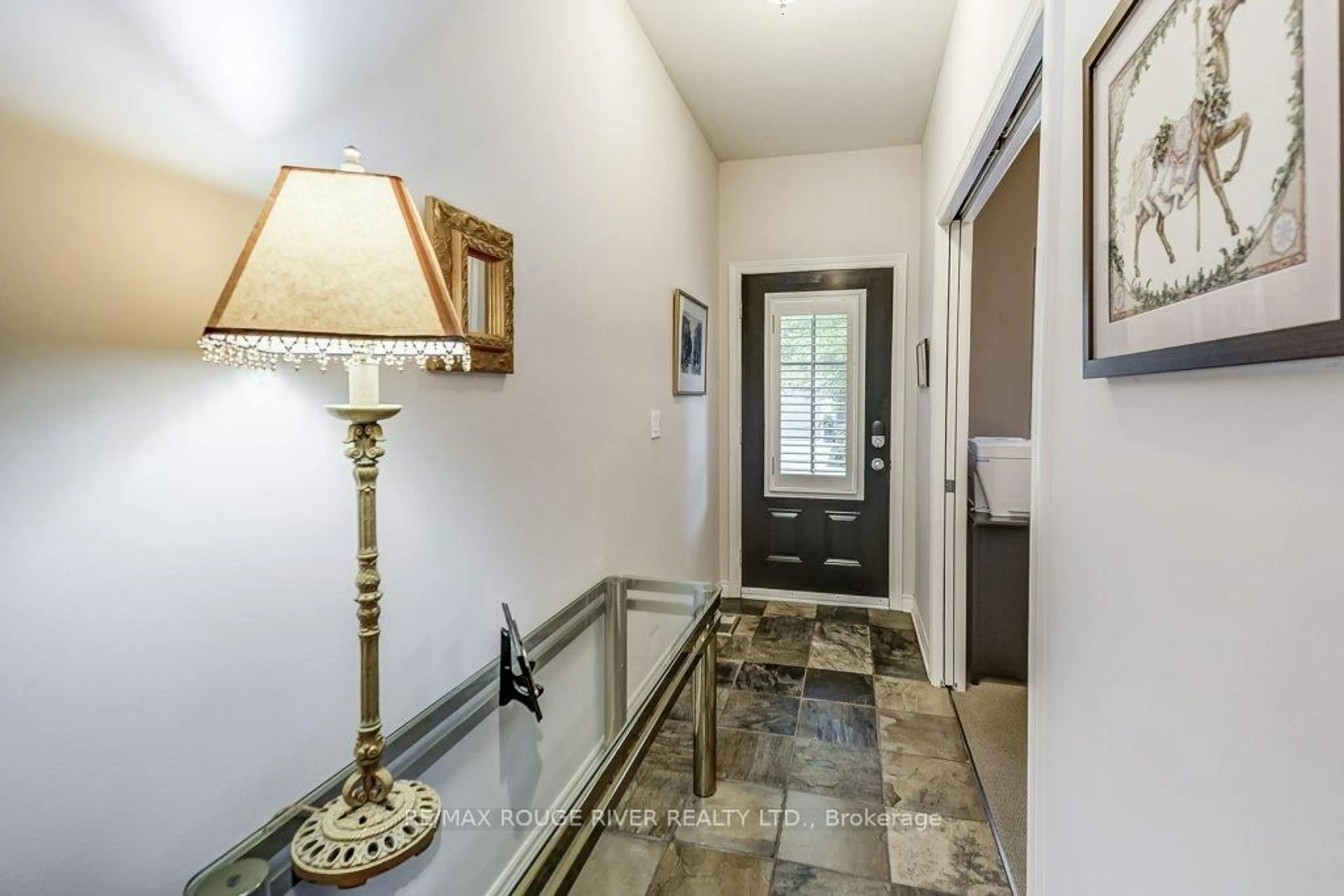 Indoor foyer for 1398 Pelham St #34, Pelham Ontario L0S 1E7
