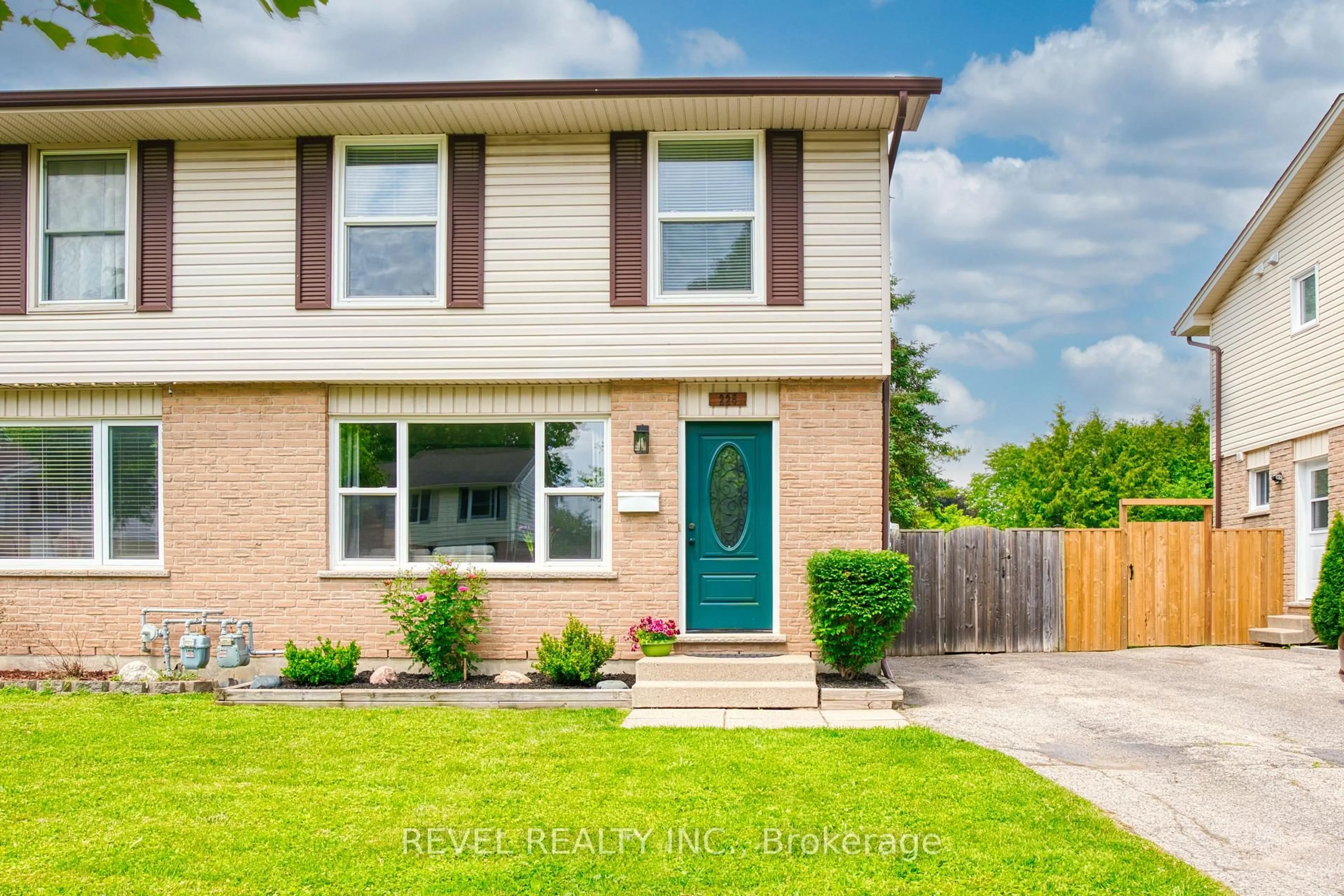 Home with brick exterior material, street for 226 Brunswick Cres, London North Ontario N6G 3L2