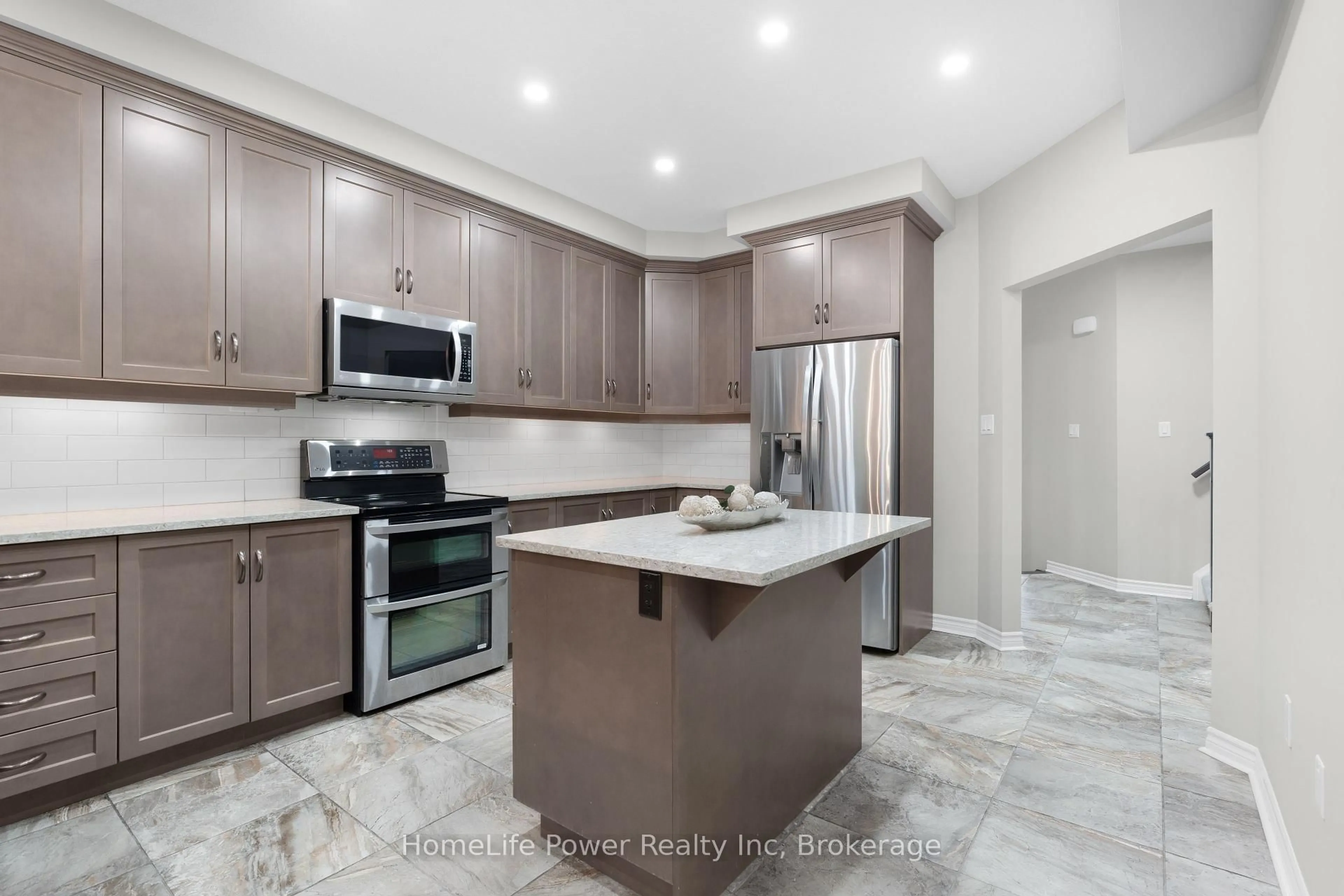 Open concept kitchen, ceramic/tile floor for 230 Gravel Ridge Tr, Kitchener Ontario N2E 0E5