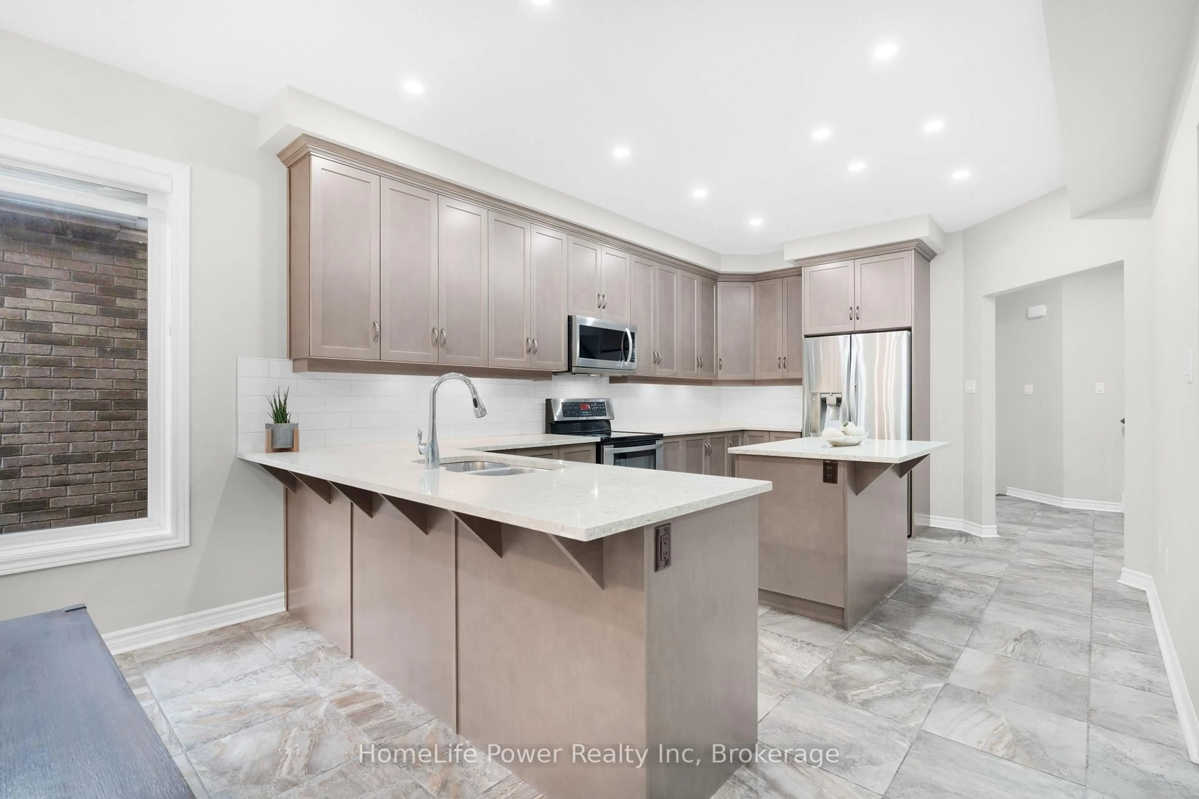 Open concept kitchen, ceramic/tile floor for 230 Gravel Ridge Tr, Kitchener Ontario N2E 0E5