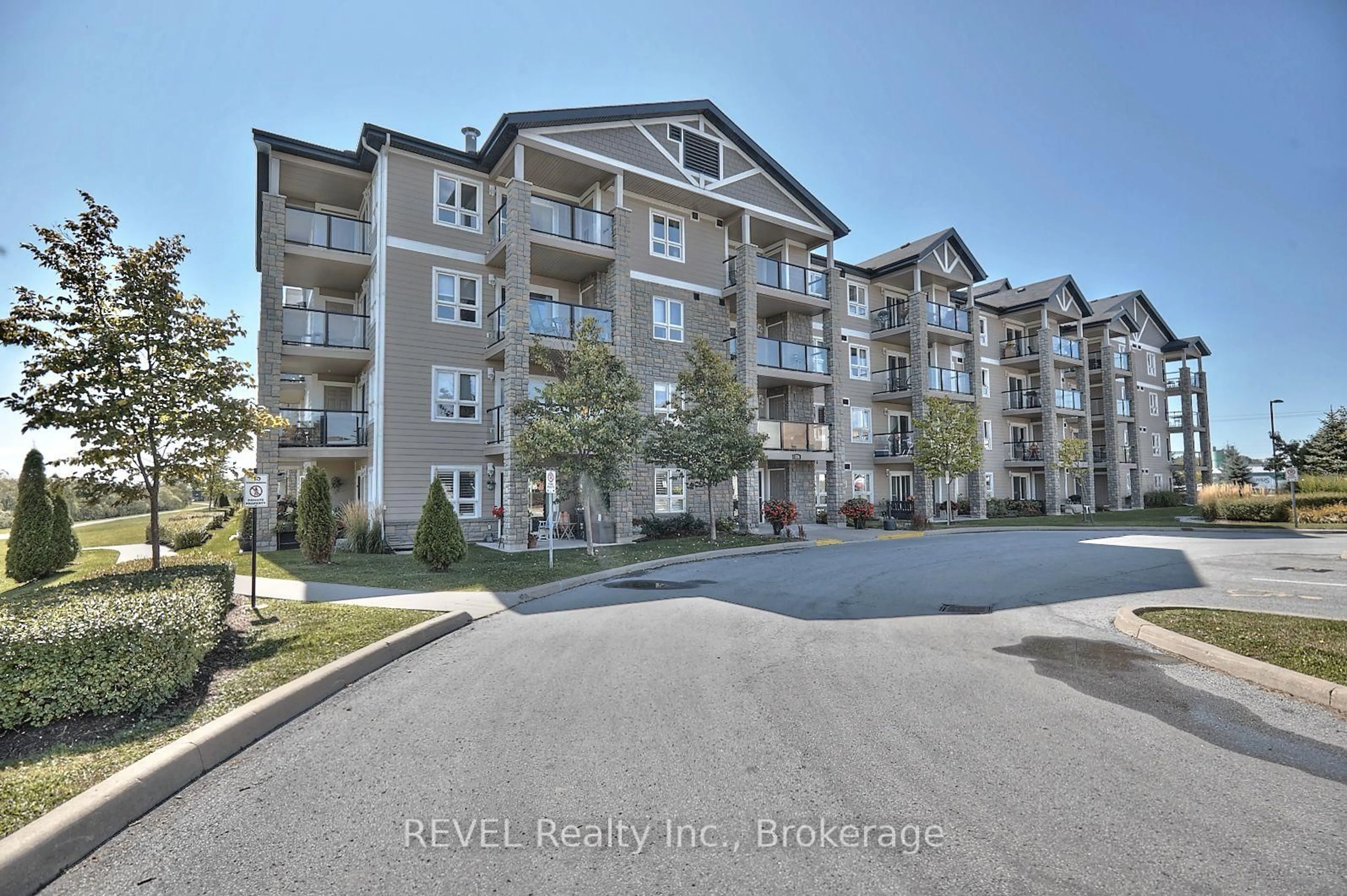 A pic from outside/outdoor area/front of a property/back of a property/a pic from drone, mountain view for 330 Prince Charles Dr #1209, Welland Ontario L3C 7B3