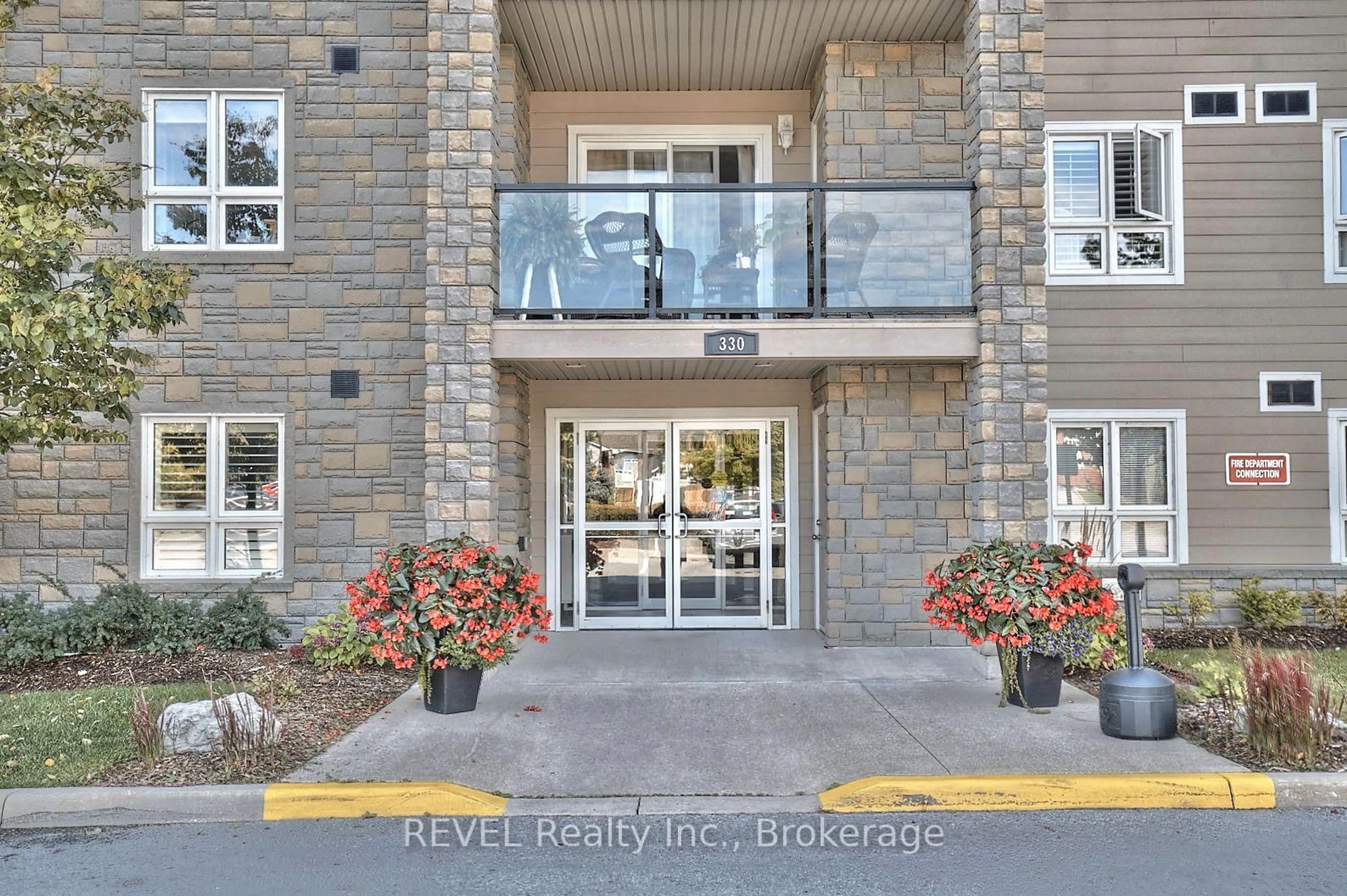 Indoor entryway for 330 Prince Charles Dr #1209, Welland Ontario L3C 7B3