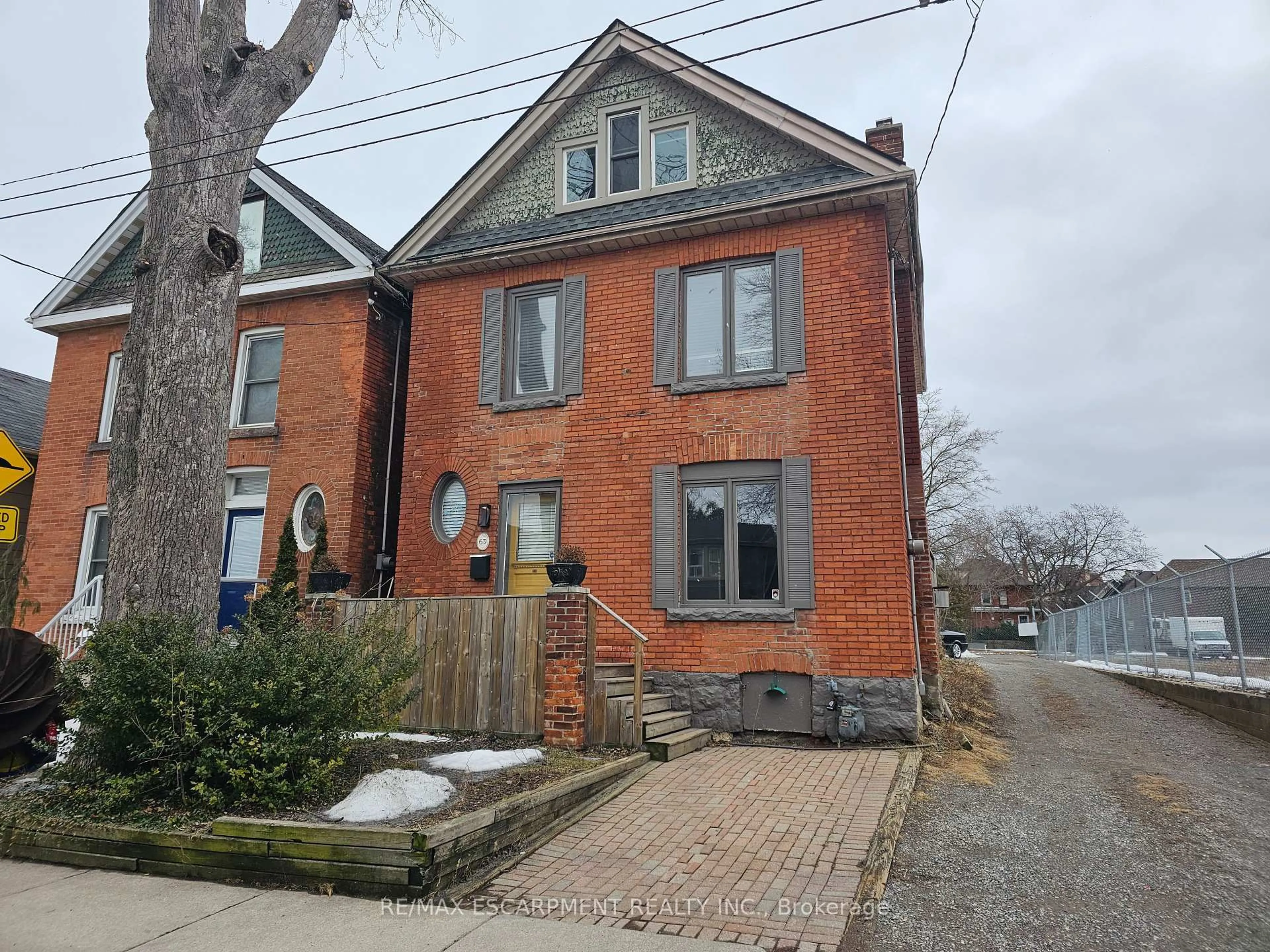 Unknown for 63 New St, Hamilton Ontario L8P 4J7