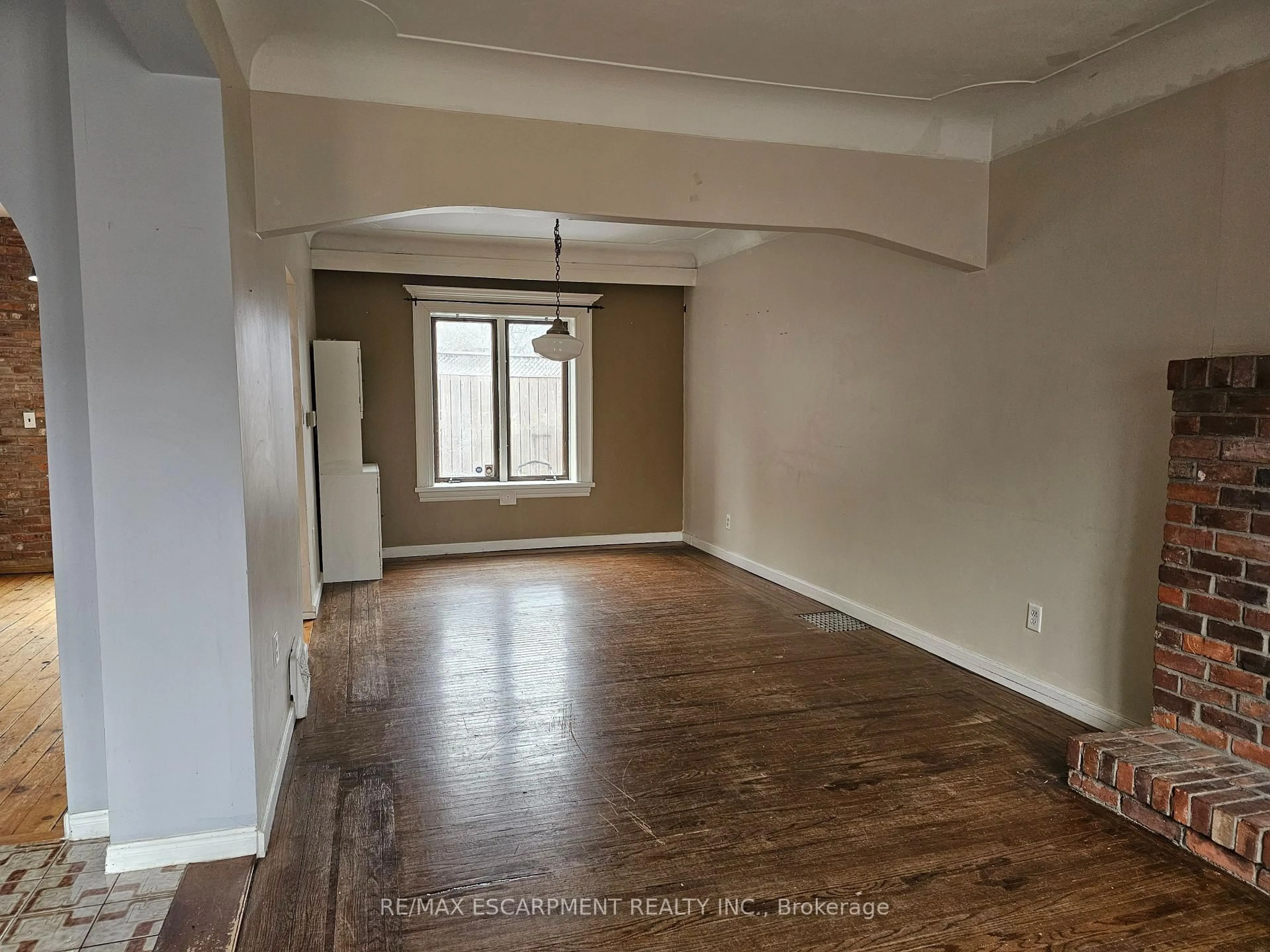 A pic of a room for 63 New St, Hamilton Ontario L8P 4J7