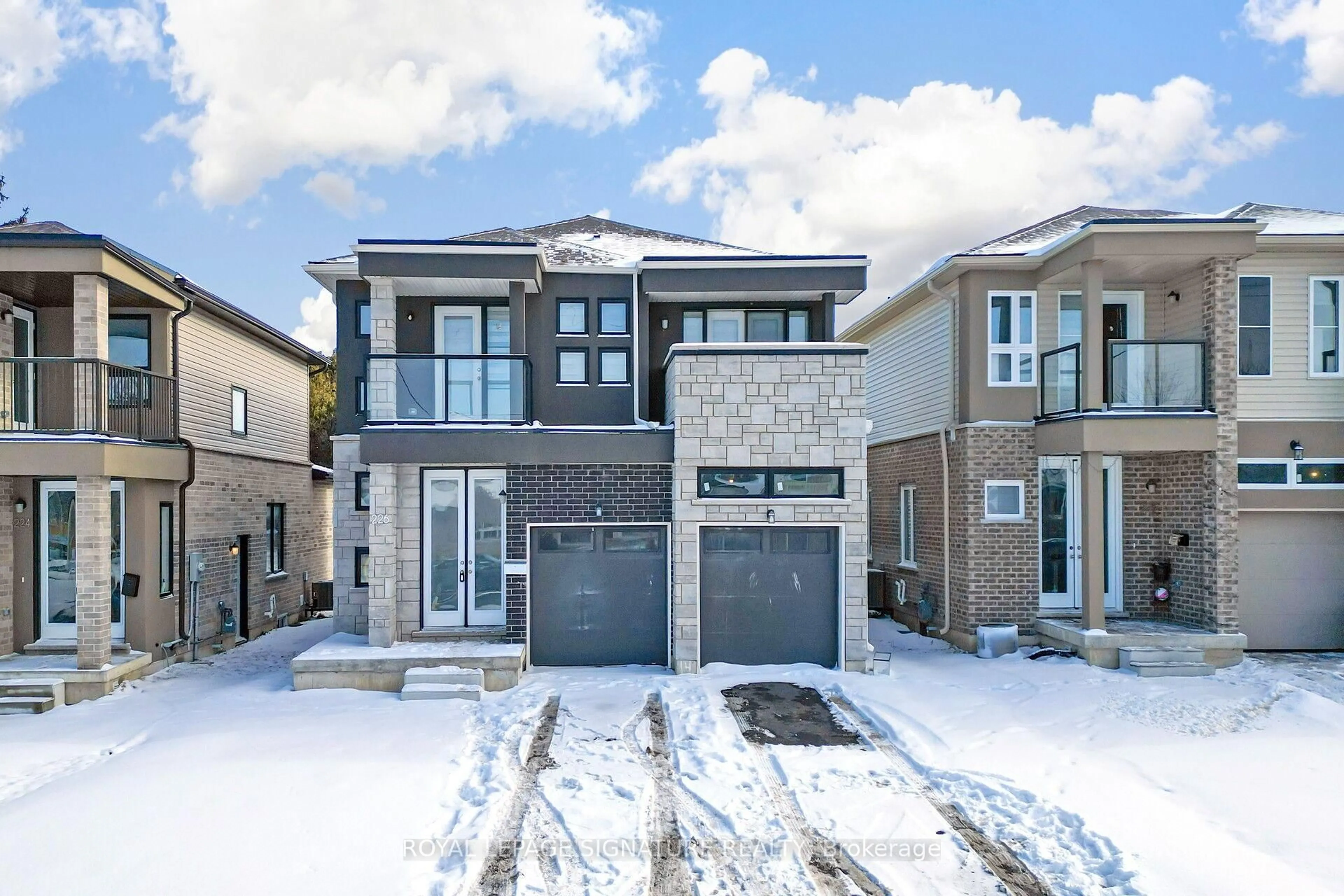 Home with brick exterior material, street for 226 Morton St, Thorold Ontario L2V 1C7