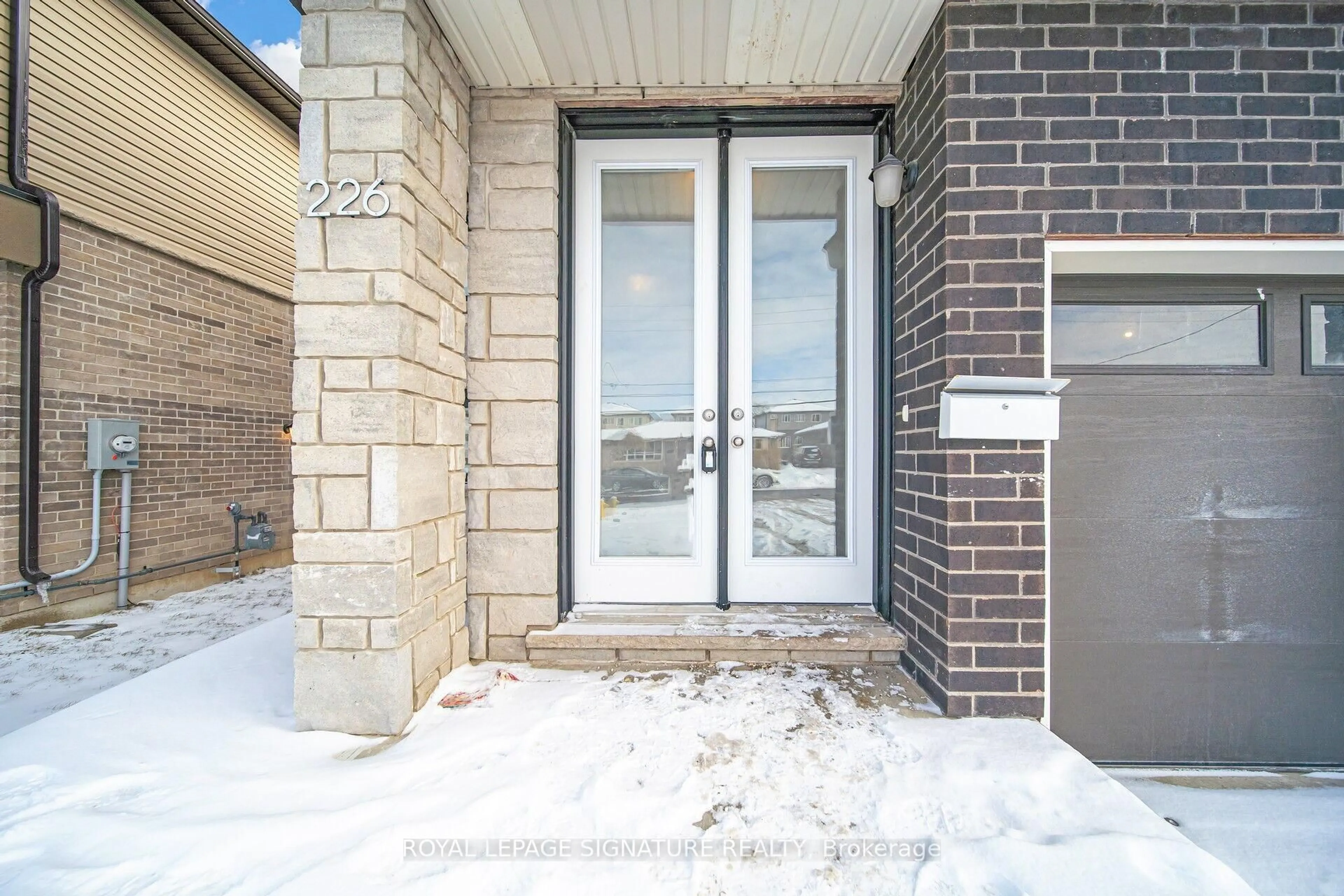 Indoor entryway for 226 Morton St, Thorold Ontario L2V 1C7