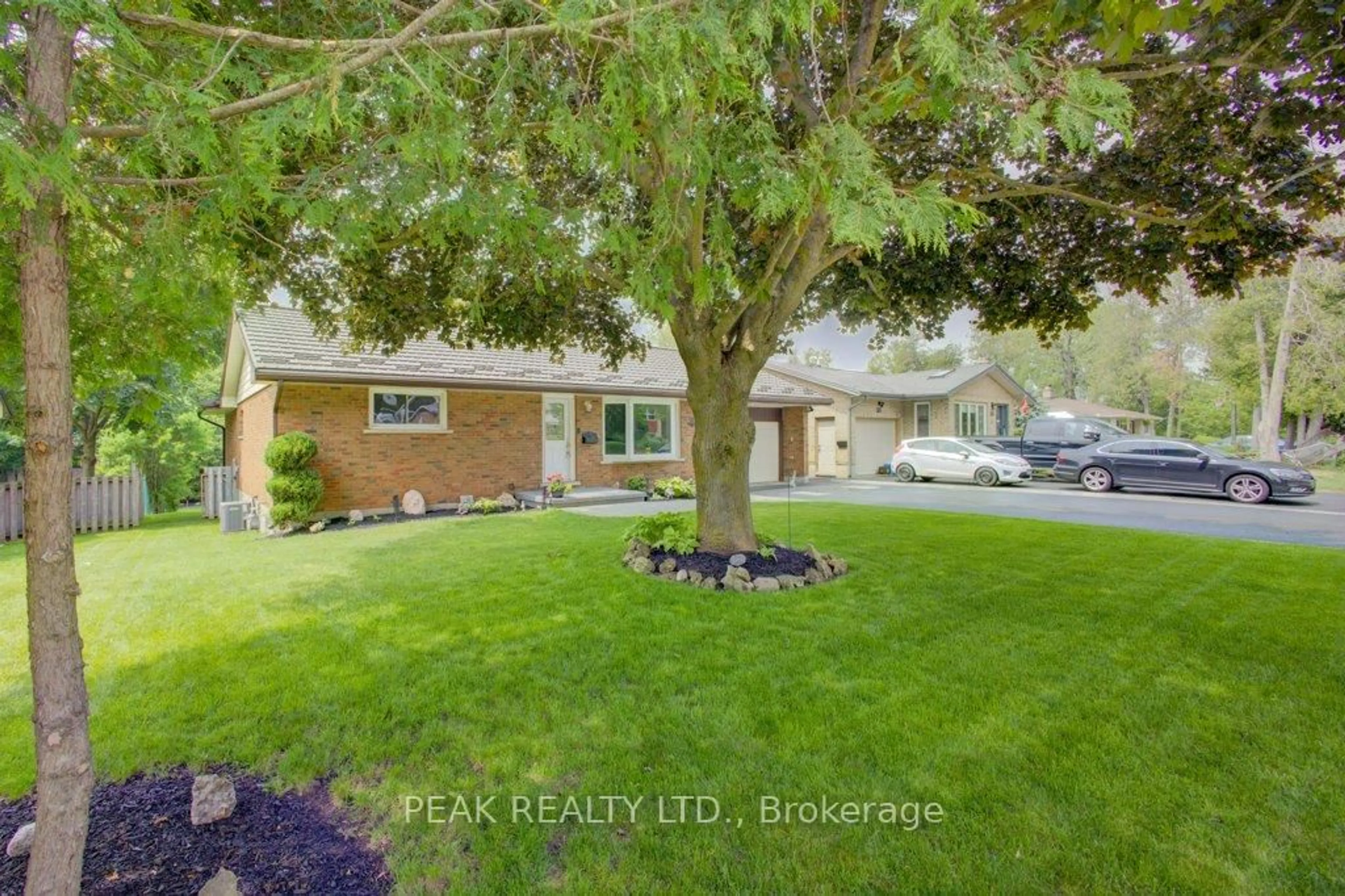 A pic from outside/outdoor area/front of a property/back of a property/a pic from drone, street for 383 Wetherald St, Guelph/Eramosa Ontario N0B 2K0