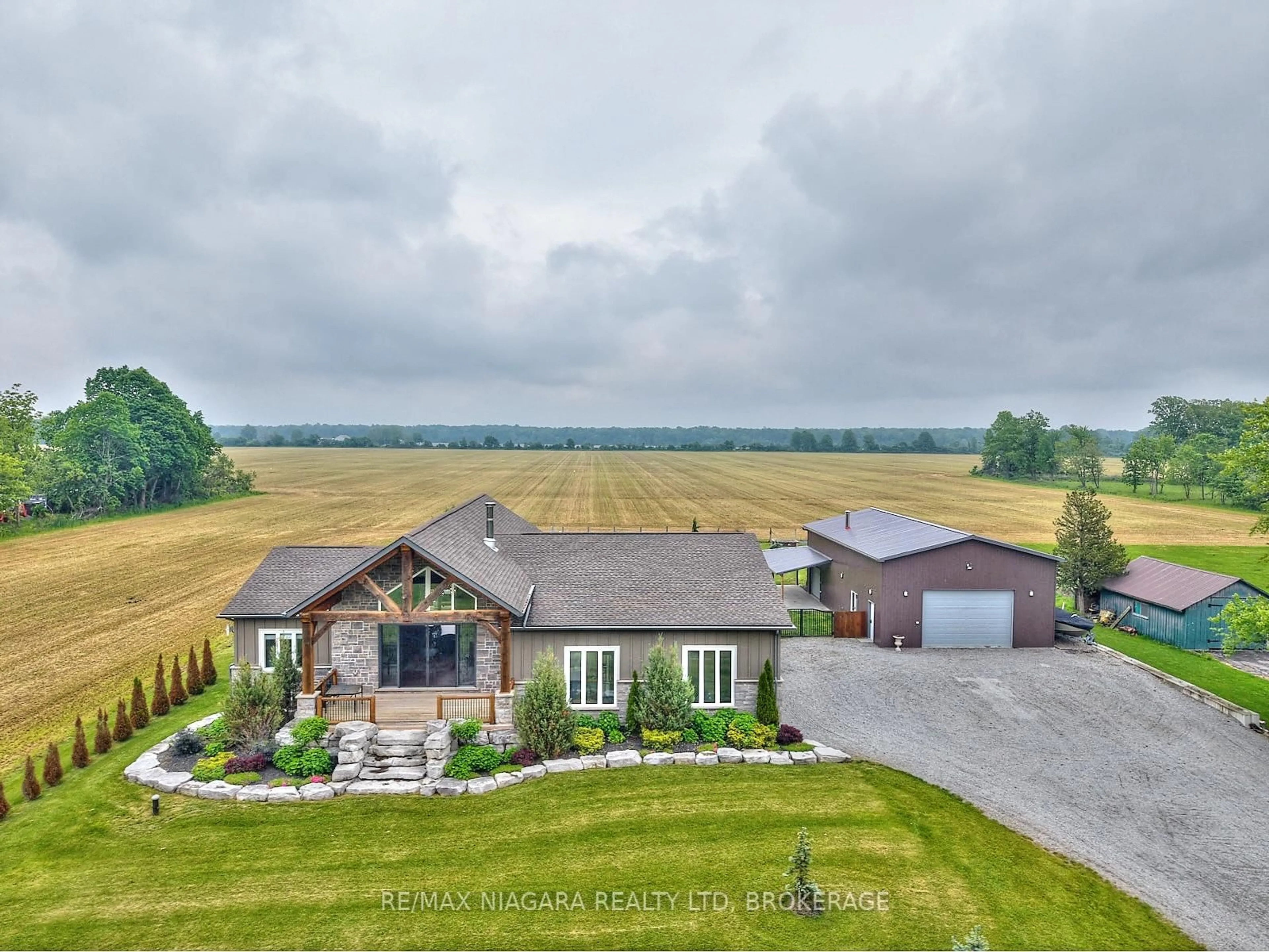 A pic from outside/outdoor area/front of a property/back of a property/a pic from drone, unknown for 2391 Miller Rd, Port Colborne Ontario L3K 5V5