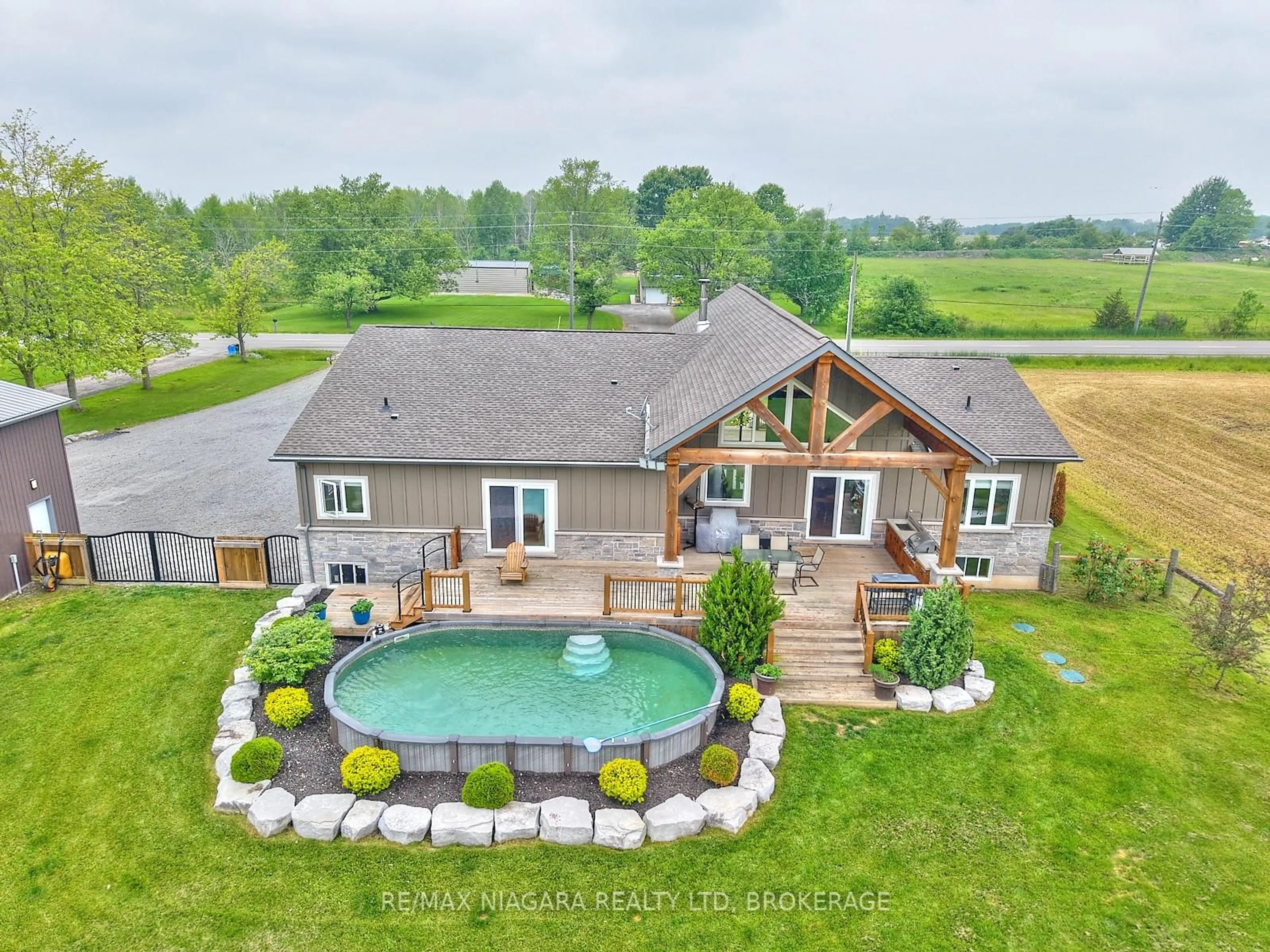 A pic from outside/outdoor area/front of a property/back of a property/a pic from drone, water/lake/river/ocean view for 2391 Miller Rd, Port Colborne Ontario L3K 5V5