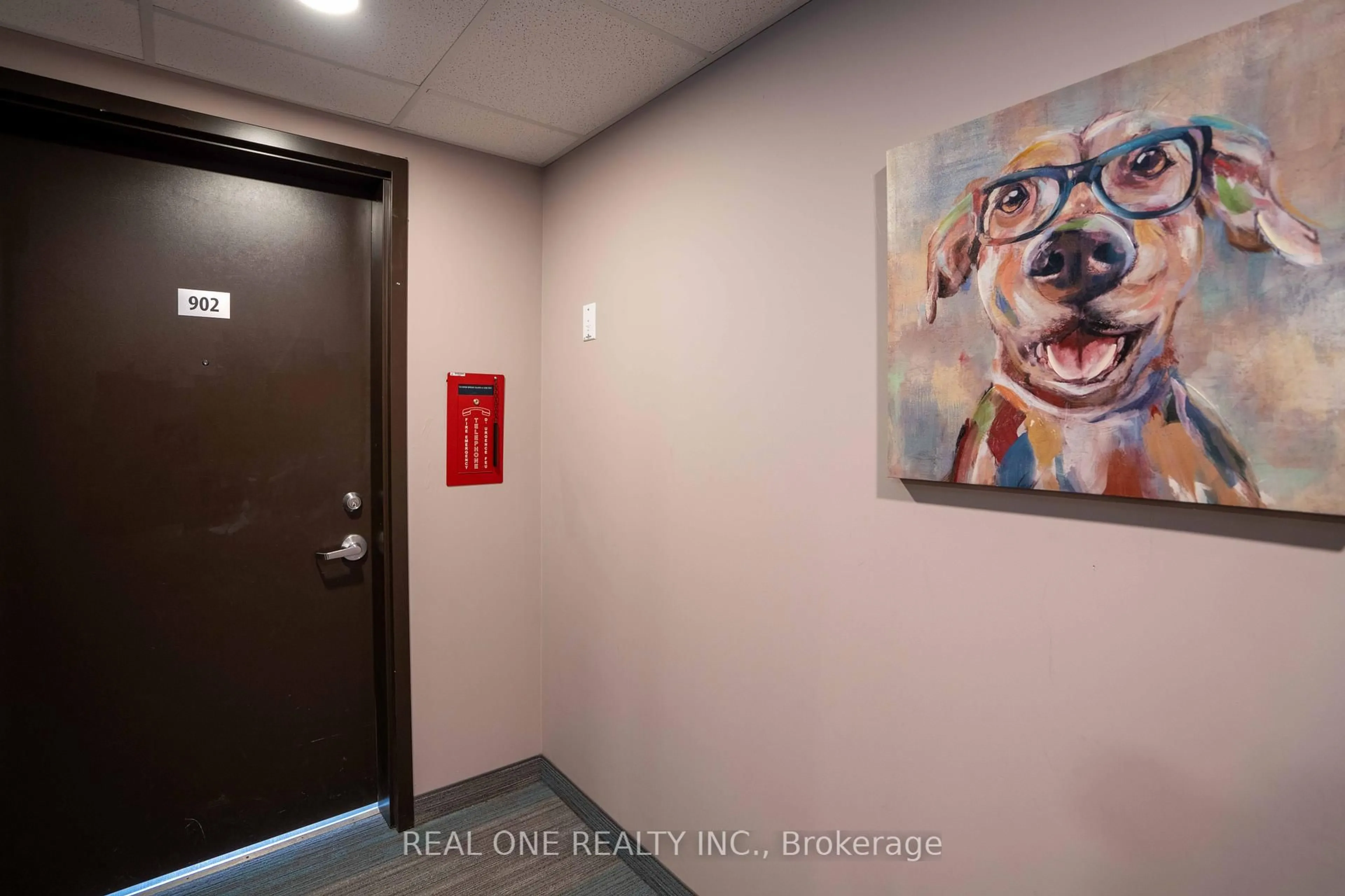 Indoor foyer for 246 Lester St #902, Waterloo Ontario N2L 0H1