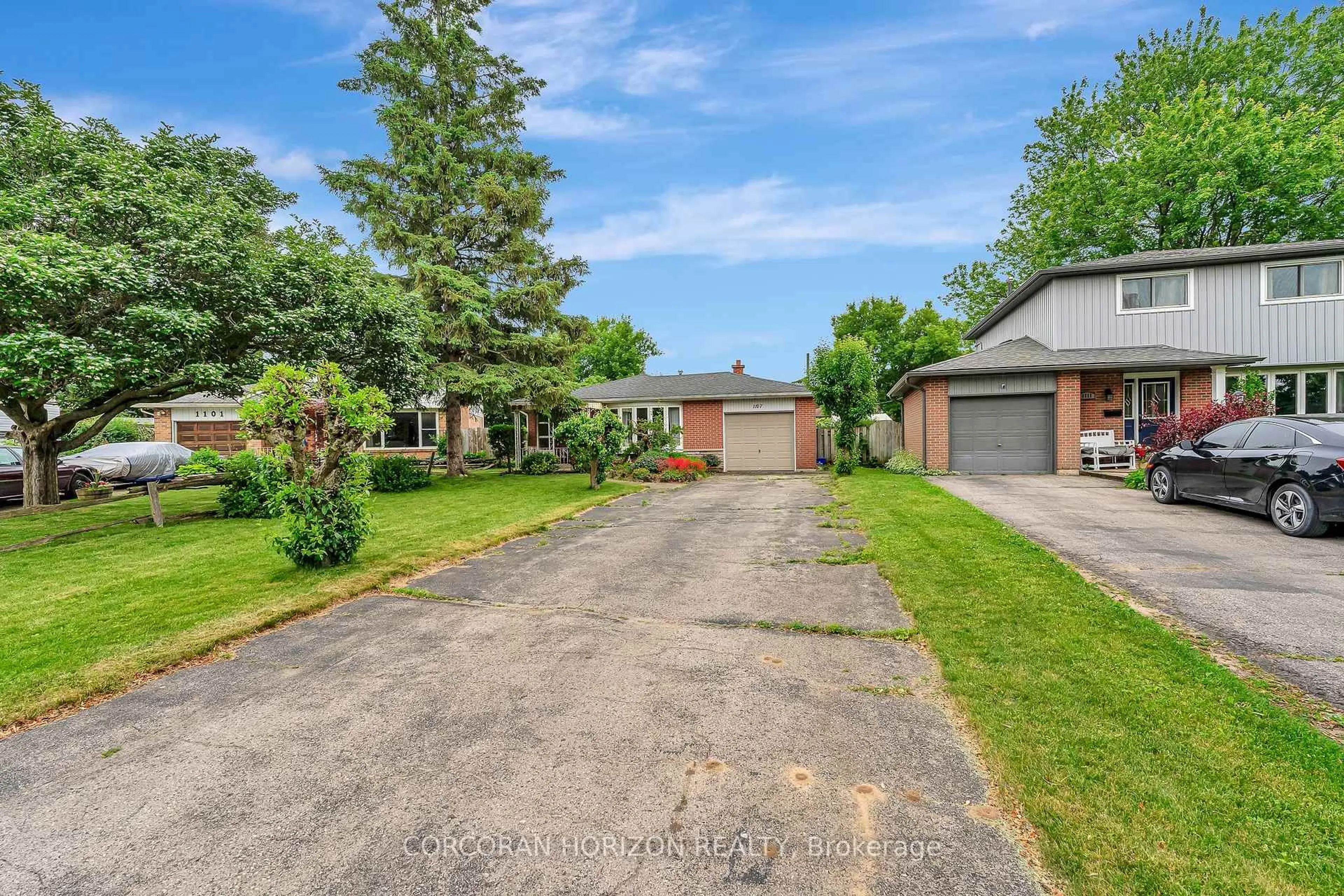 A pic from outside/outdoor area/front of a property/back of a property/a pic from drone, street for 1107 Mary Ave, Cambridge Ontario N3H 4N6