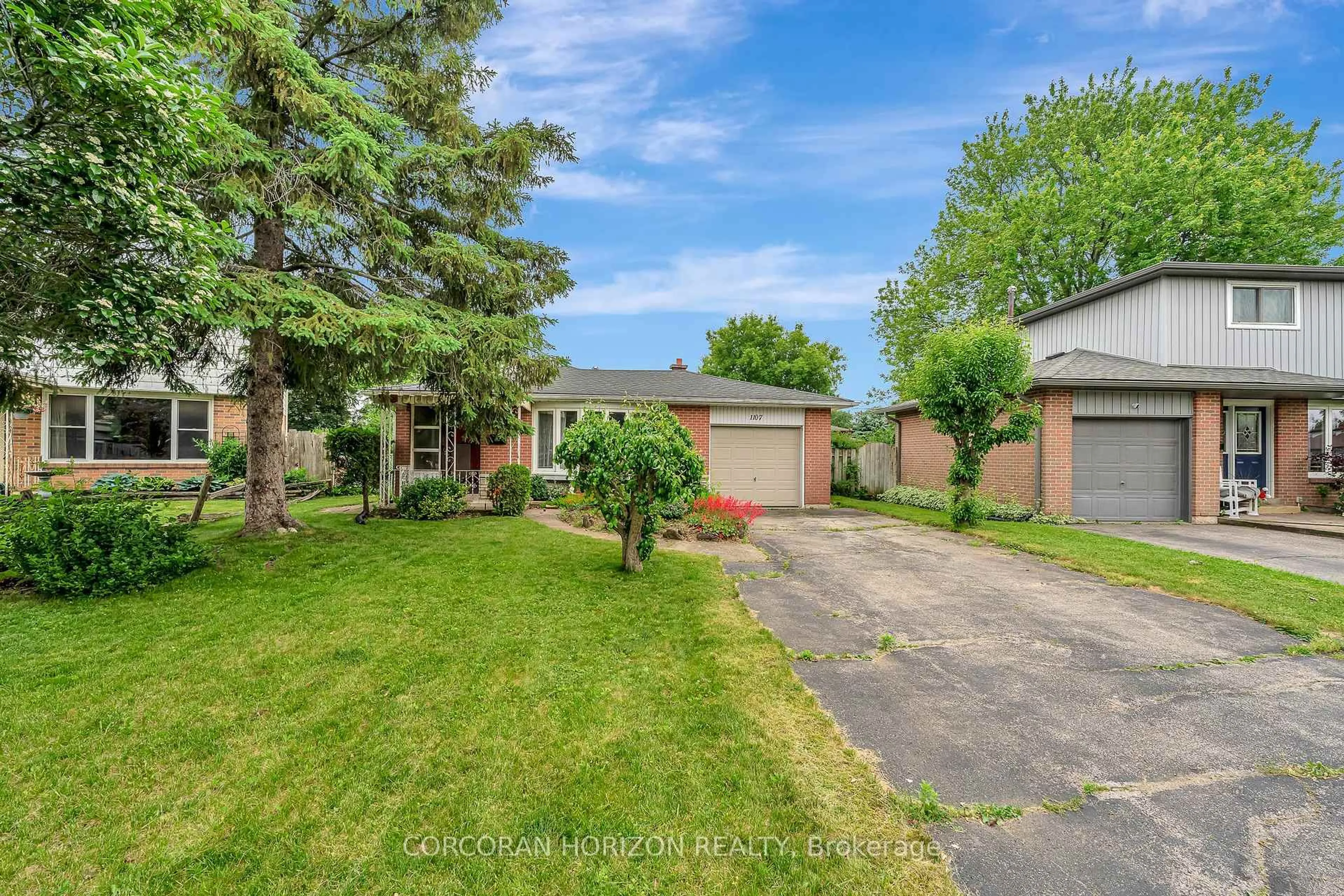 A pic from outside/outdoor area/front of a property/back of a property/a pic from drone, street for 1107 Mary Ave, Cambridge Ontario N3H 4N6