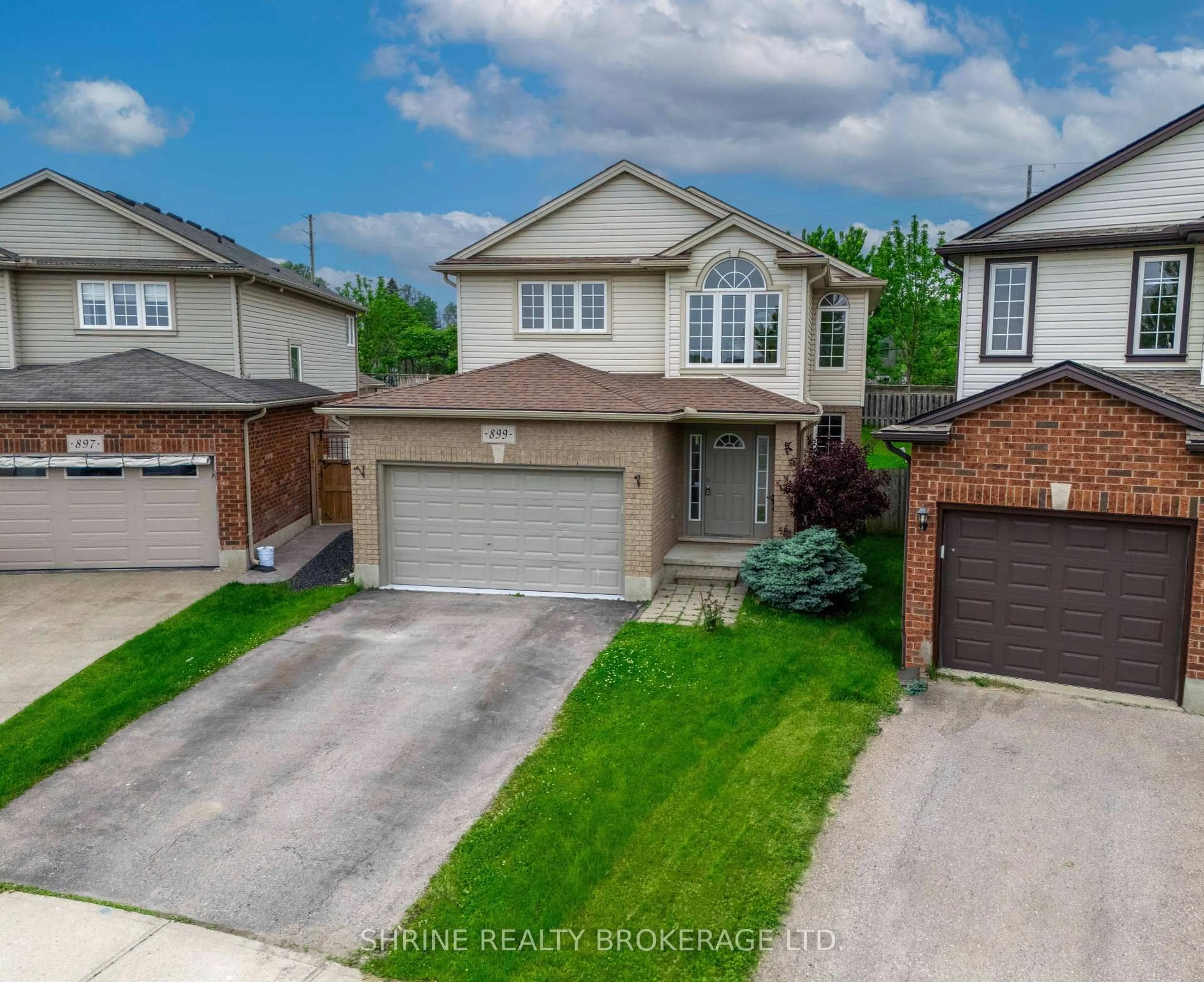 A pic from outside/outdoor area/front of a property/back of a property/a pic from drone, street for 899 Bradshaw Cres, London North Ontario N5X 0B6