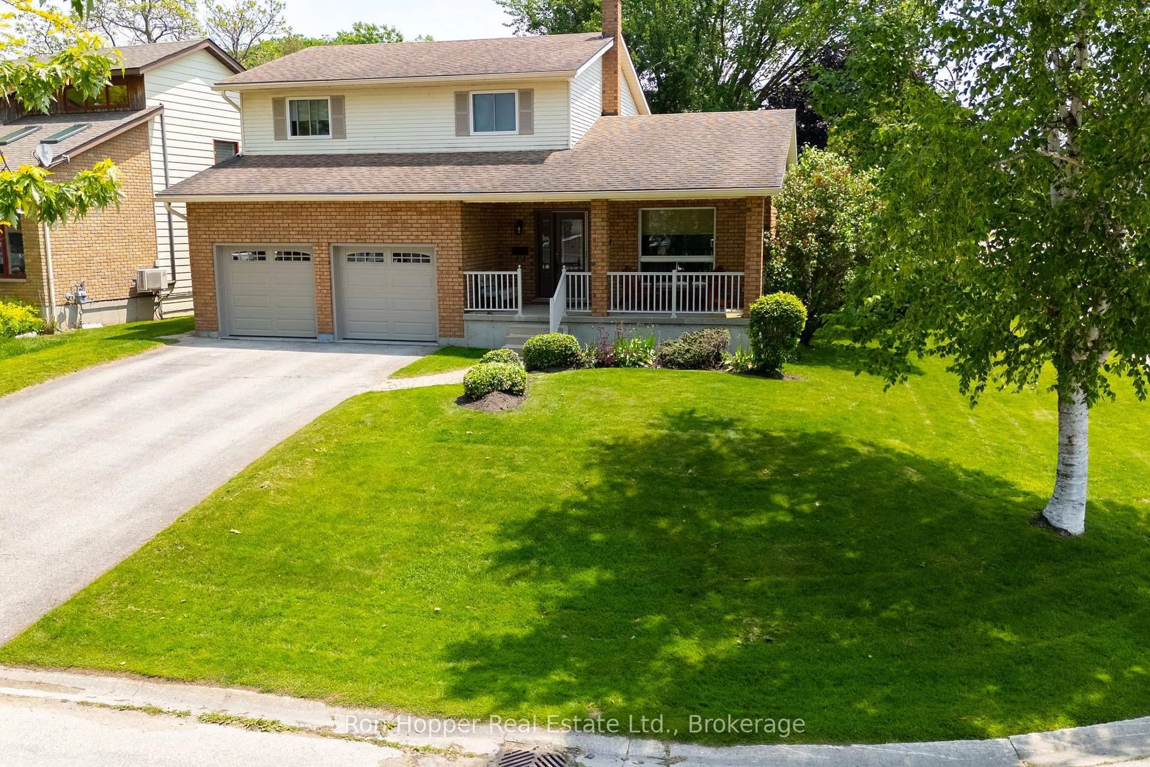 A pic from outside/outdoor area/front of a property/back of a property/a pic from drone, street for 855 27th St, Owen Sound Ontario N4K 6S5