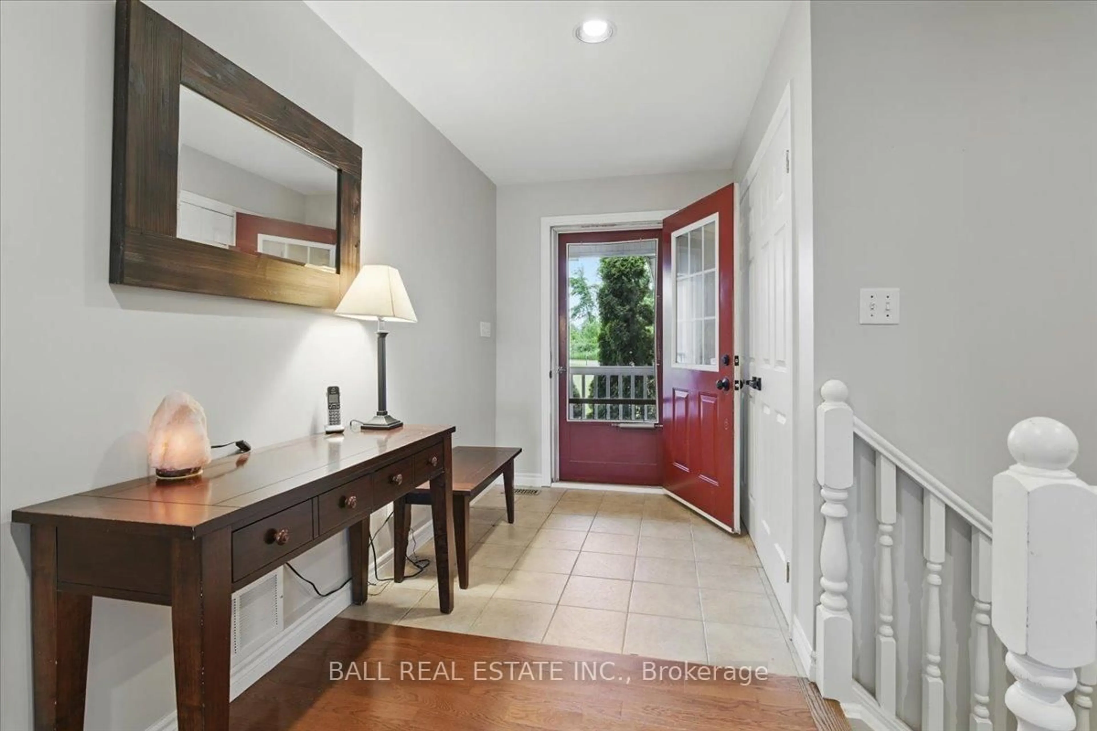 Indoor entryway for 1907 Pratts Marina Rd, Selwyn Ontario K0L 2H0