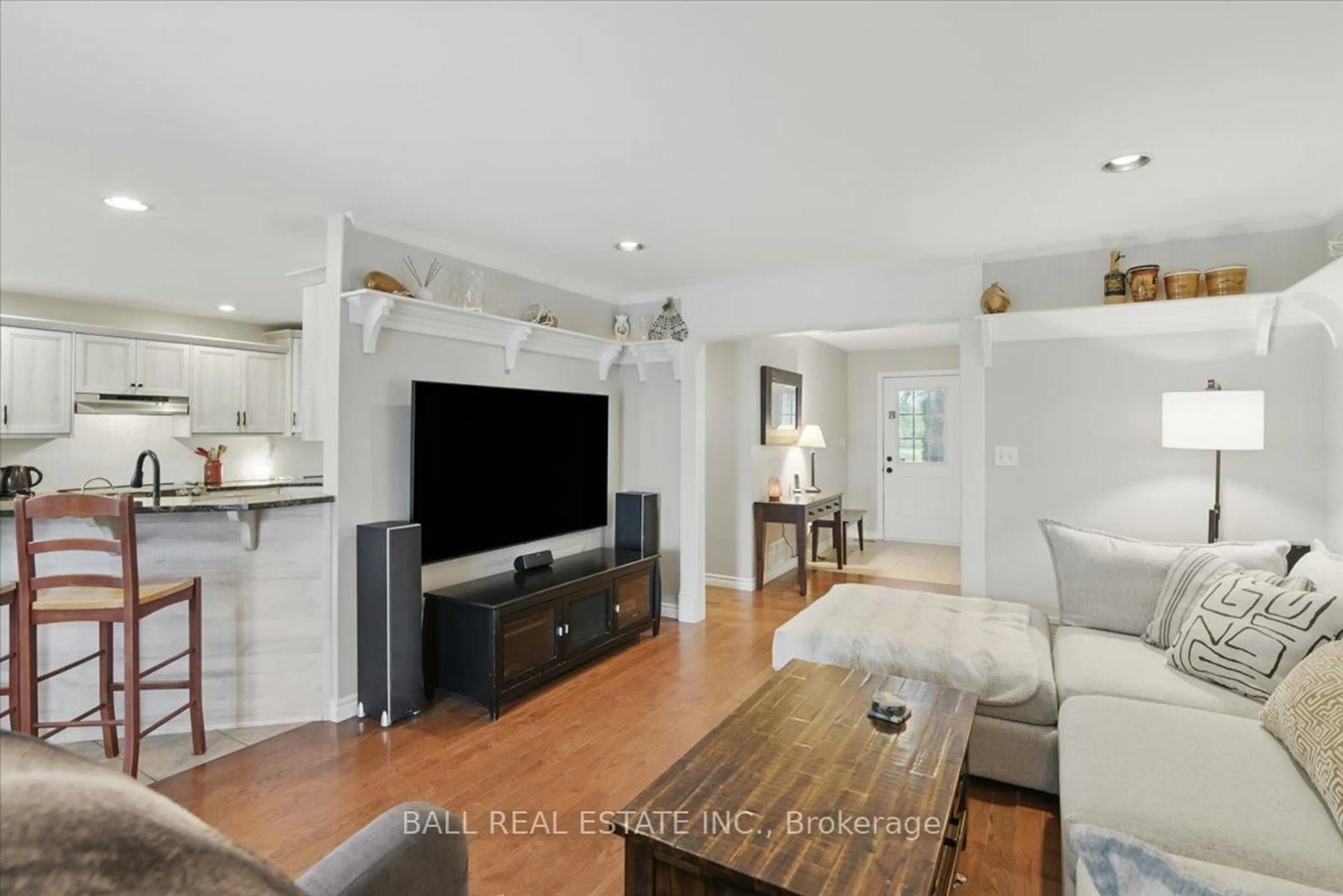 Living room with furniture, unknown for 1907 Pratts Marina Rd, Selwyn Ontario K0L 2H0