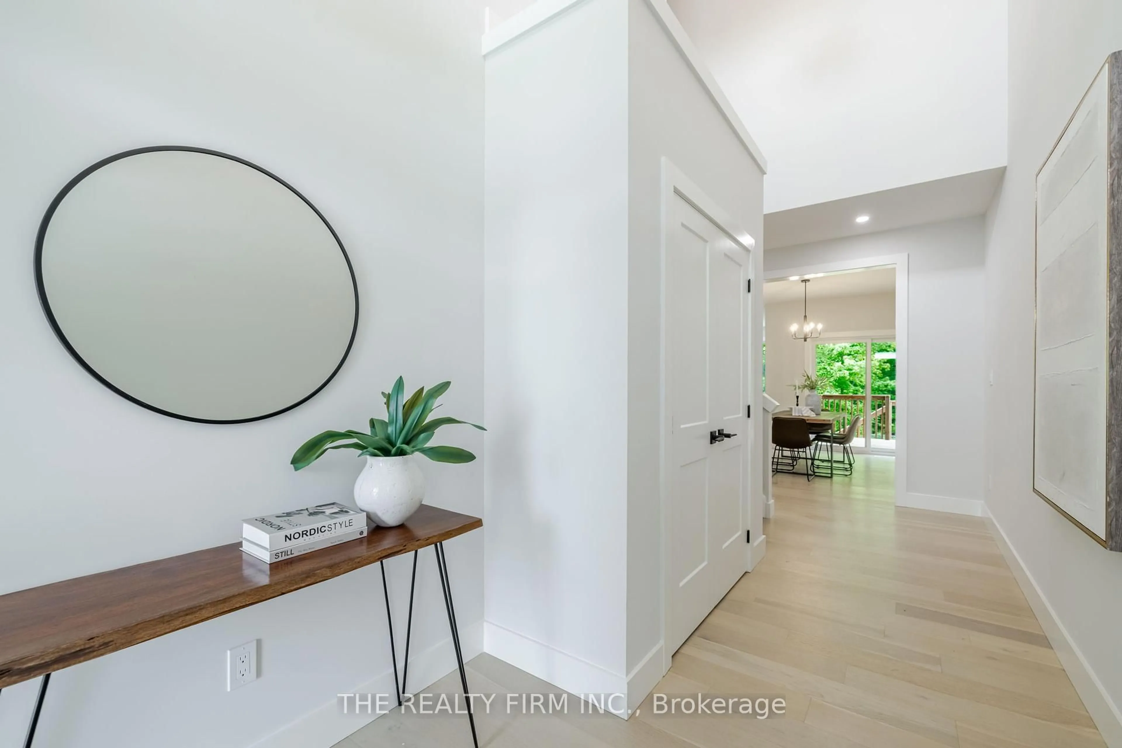 Indoor entryway for 22701 Adelaide Rd #27, Strathroy-Caradoc Ontario N0L 1W0