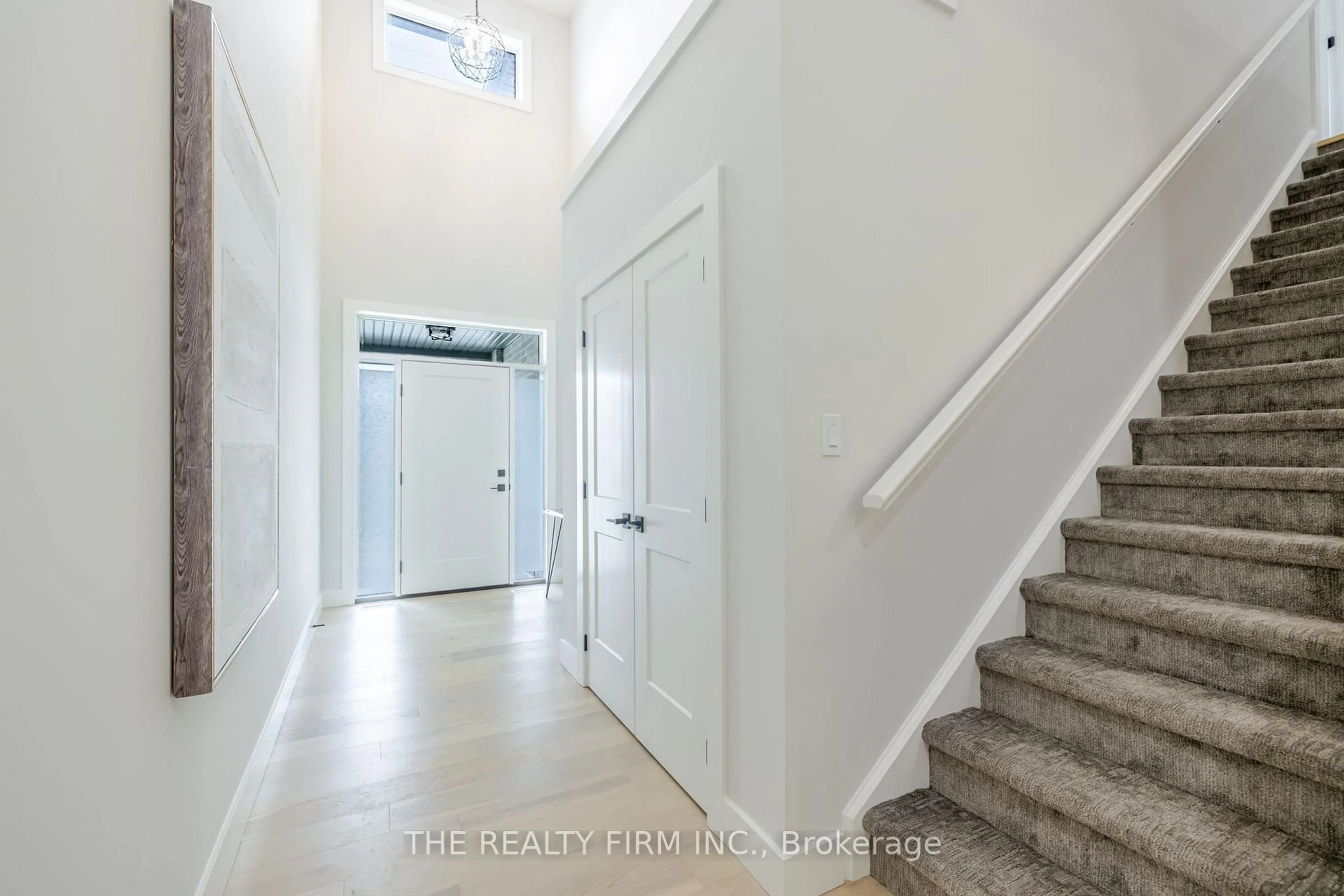 Indoor entryway for 22701 Adelaide Rd #27, Strathroy-Caradoc Ontario N0L 1W0