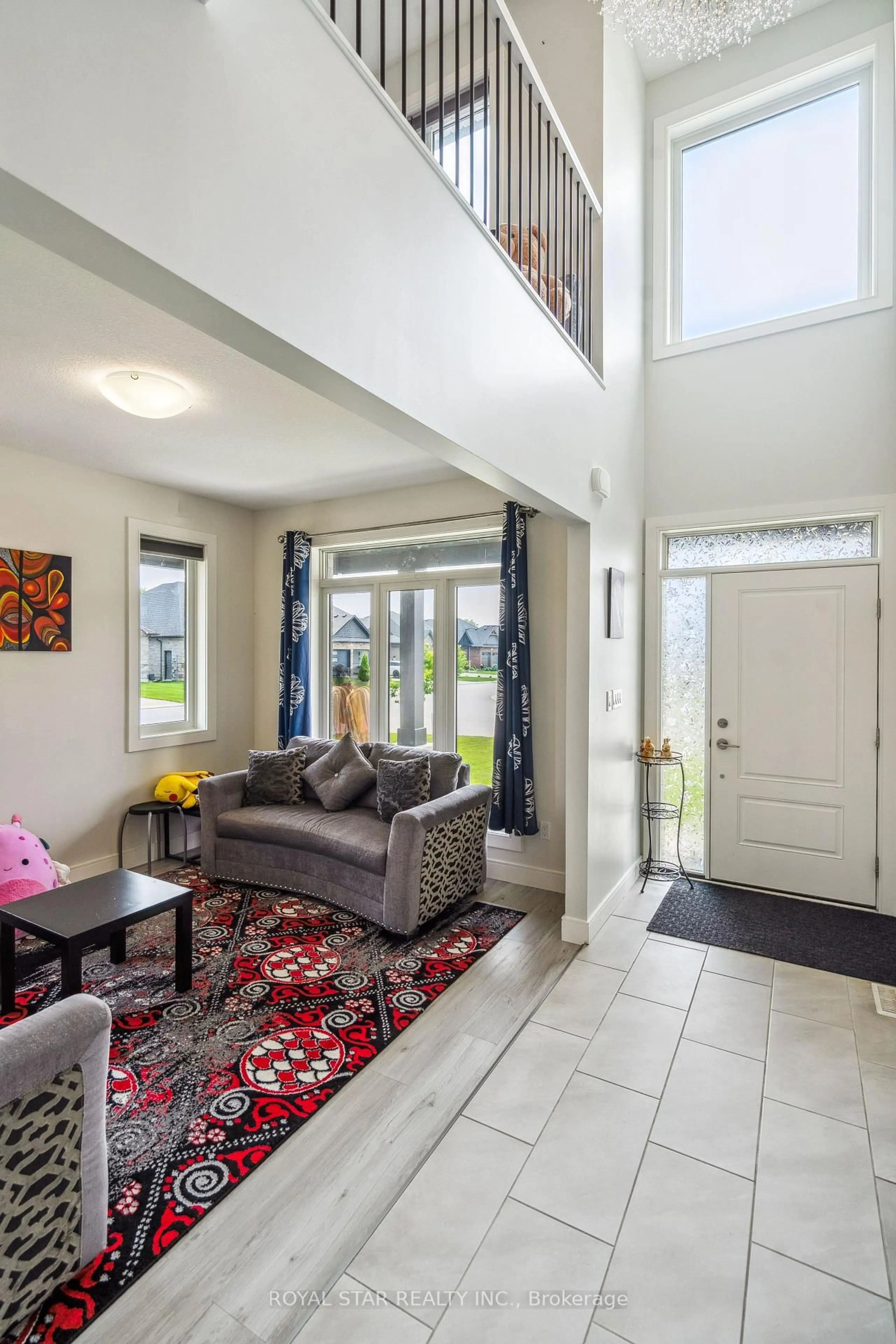 Indoor entryway for 2 Statham St, Strathroy-Caradoc Ontario N7G 0H2