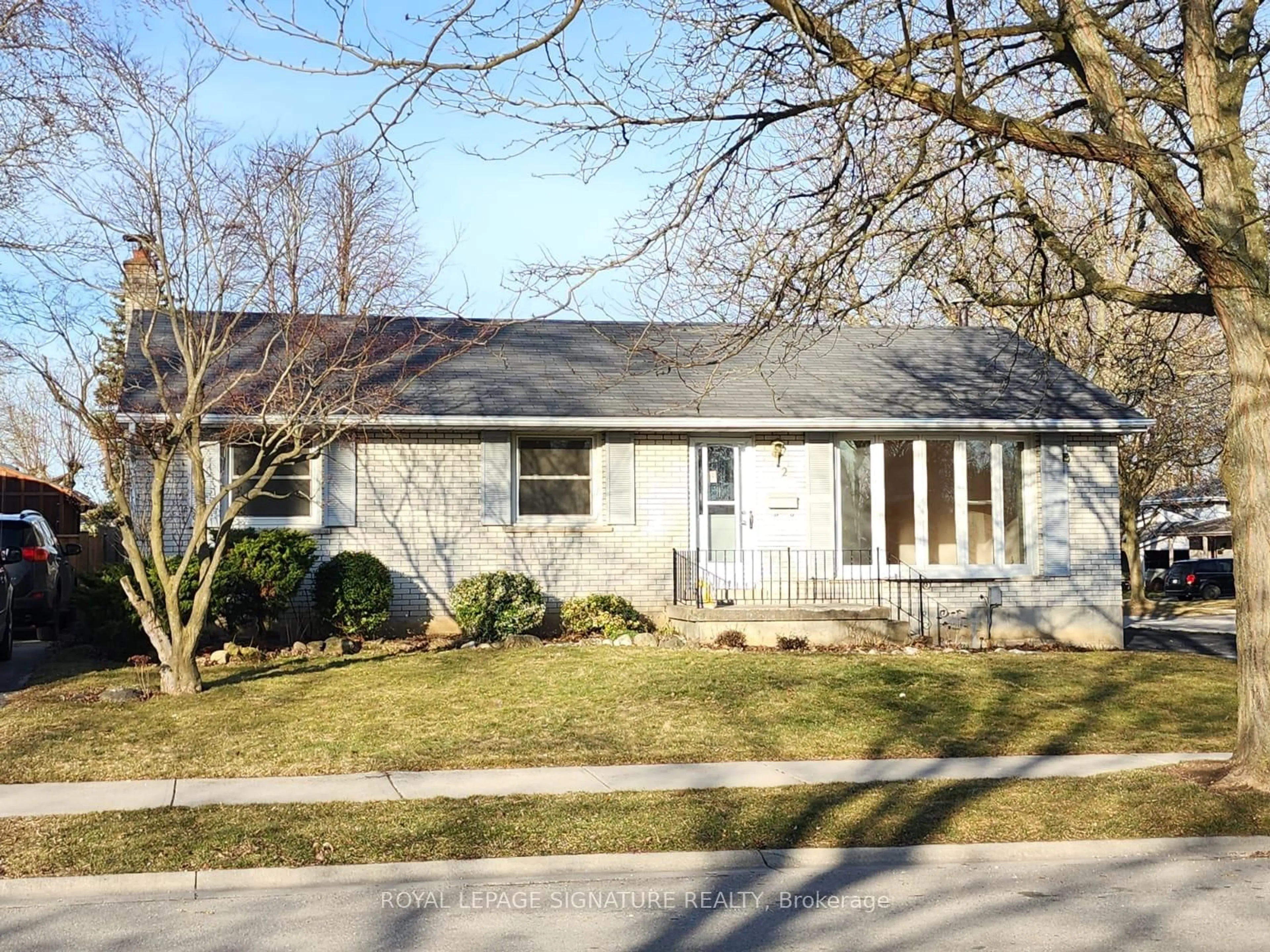Home with vinyl exterior material, street for 2 Morning Dew Dr, Brantford Ontario N3R 3P2
