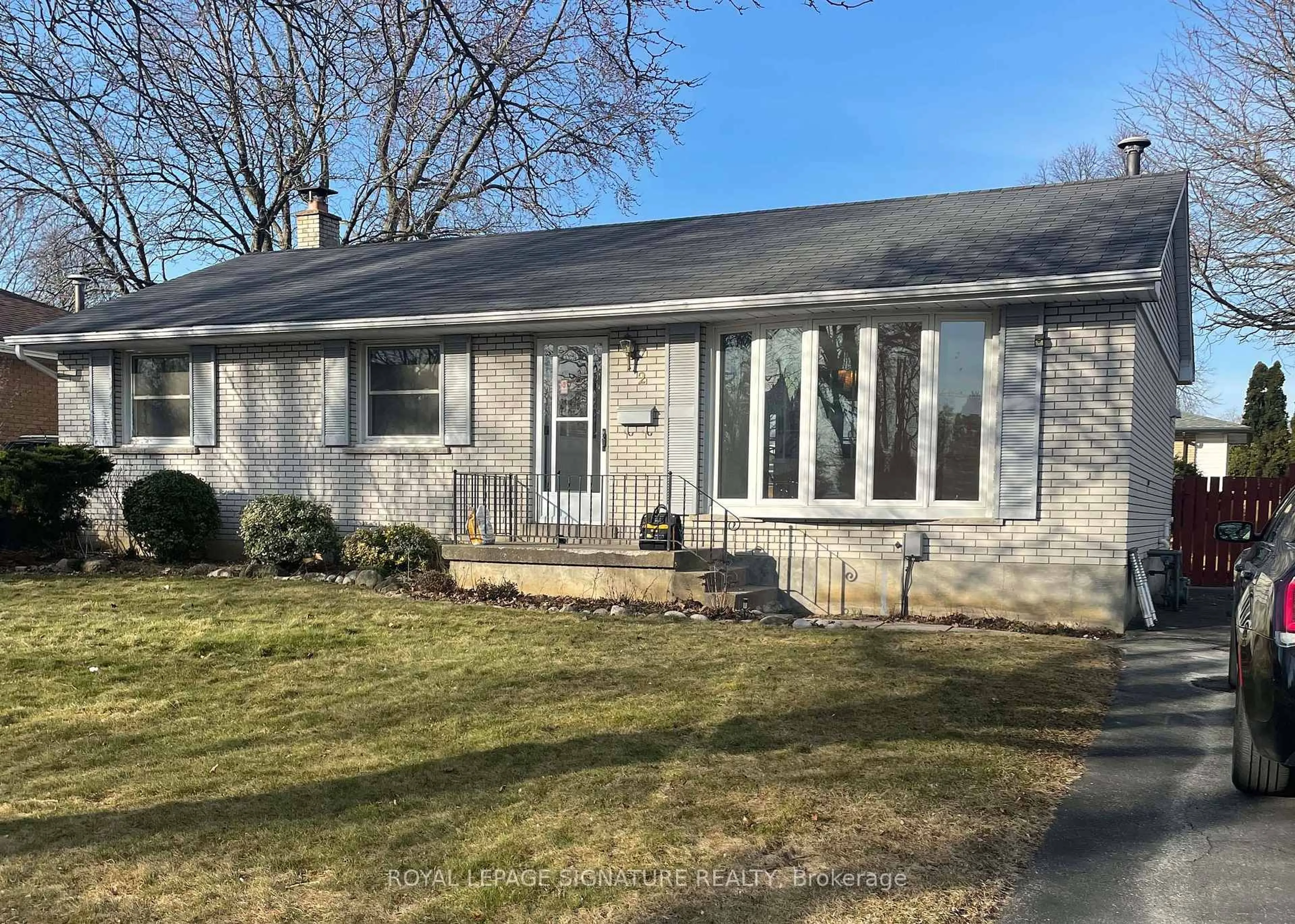 Home with vinyl exterior material, street for 2 Morning Dew Dr, Brantford Ontario N3R 3P2