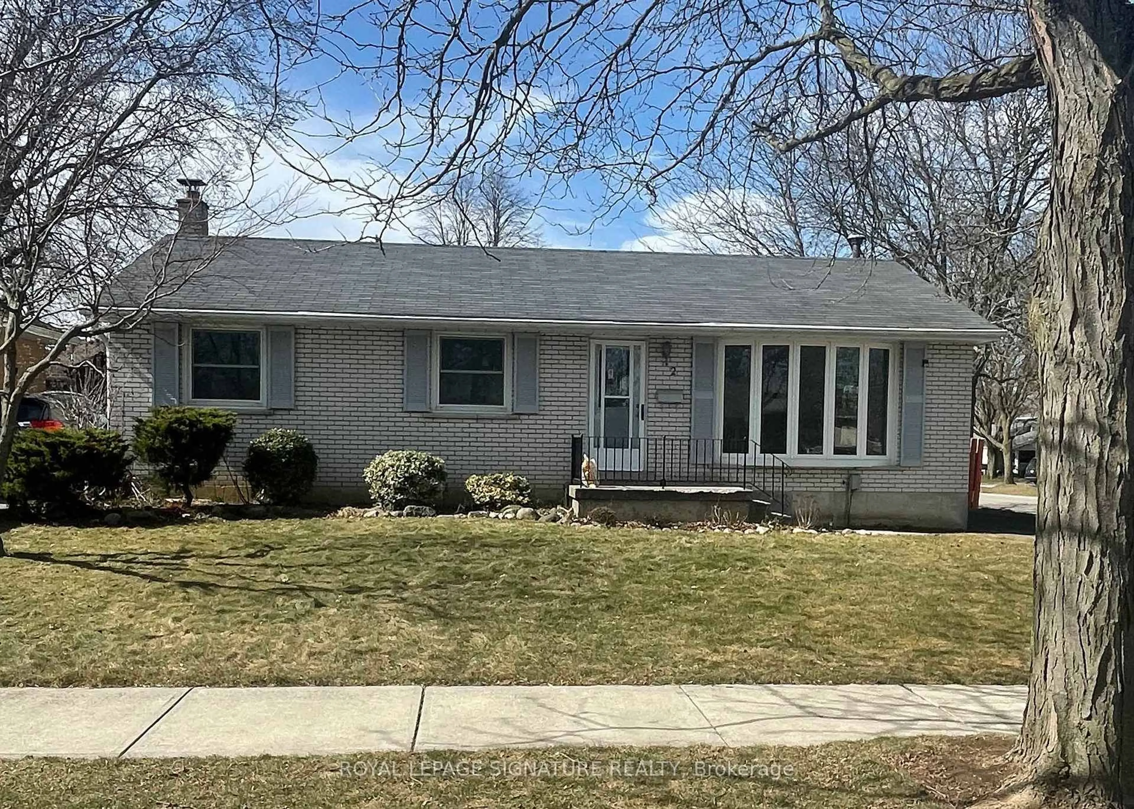 Home with vinyl exterior material, street for 2 Morning Dew Dr, Brantford Ontario N3R 3P2