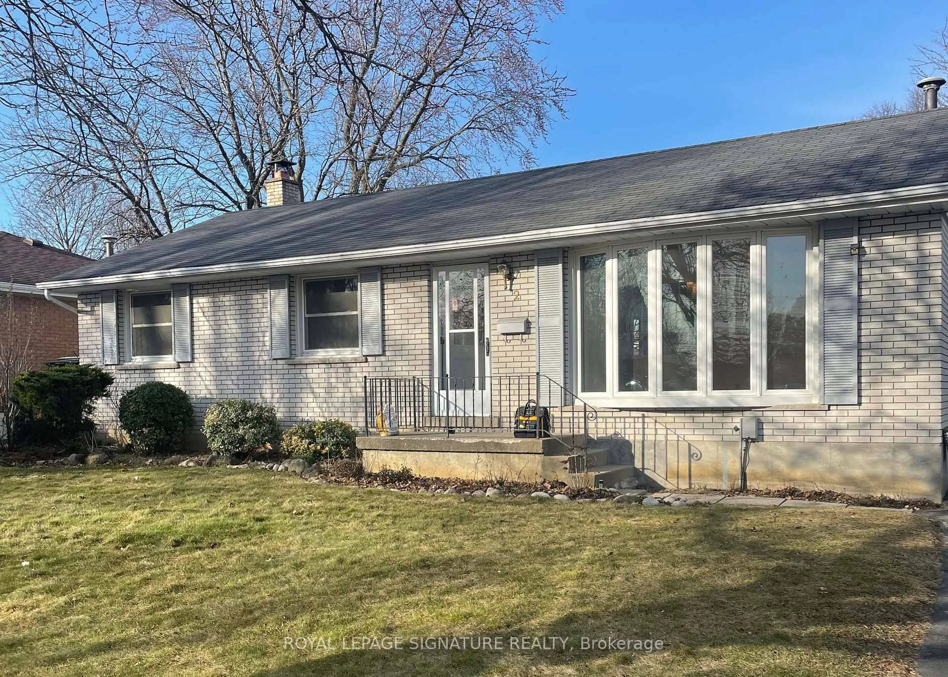 Home with vinyl exterior material, street for 2 Morning Dew Dr, Brantford Ontario N3R 3P2