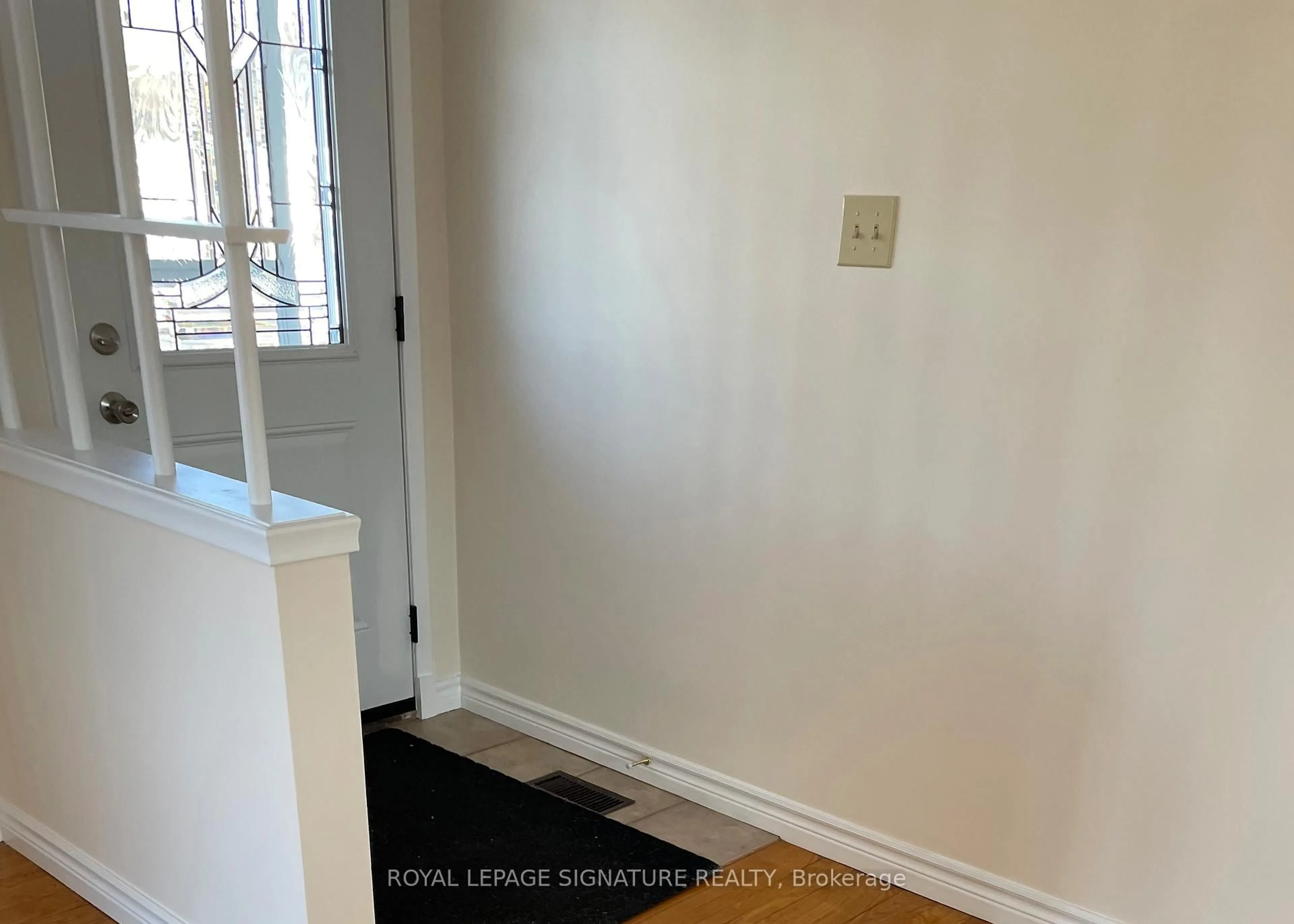 Indoor entryway for 2 Morning Dew Dr, Brantford Ontario N3R 3P2