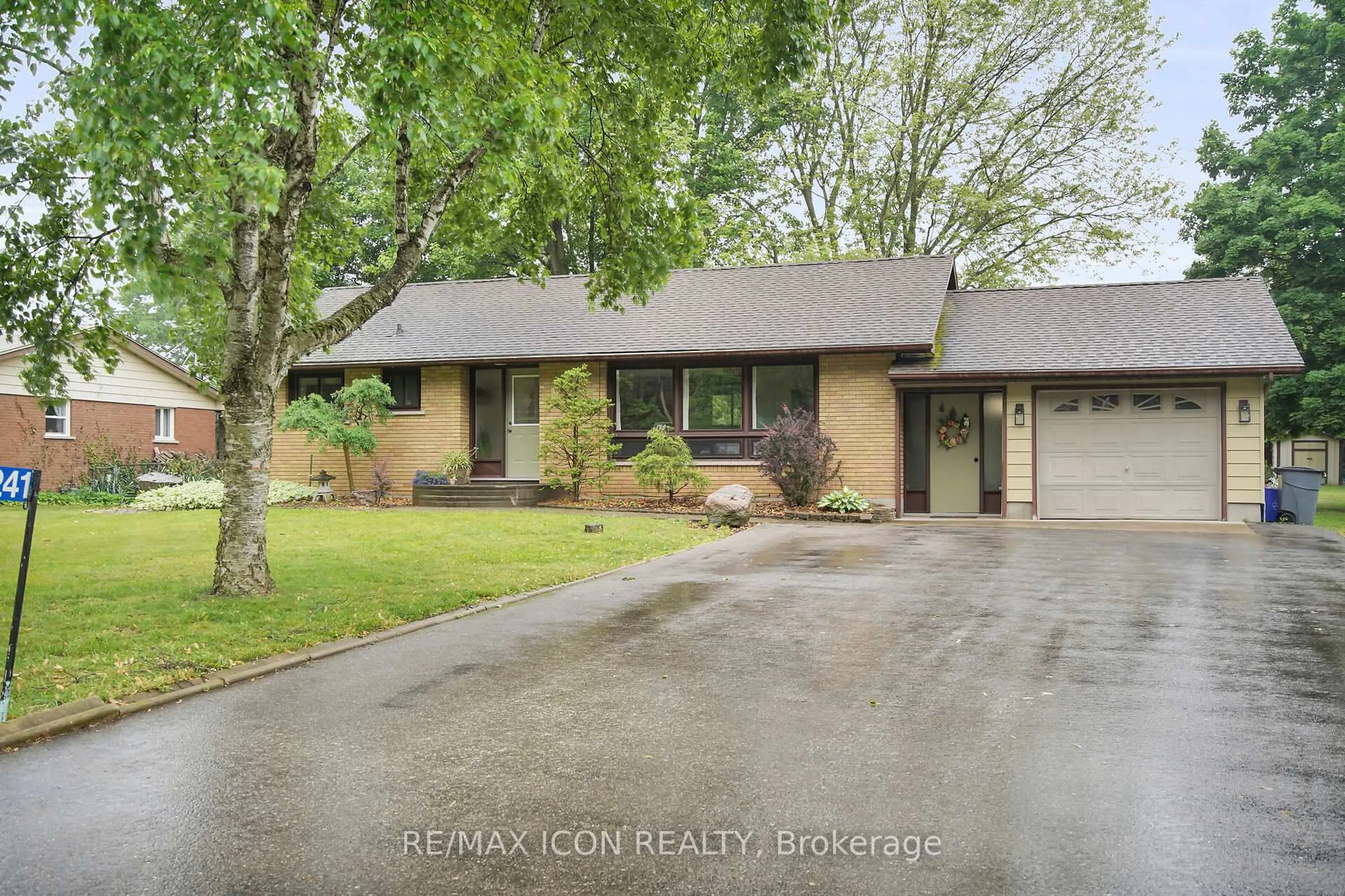 Home with brick exterior material, street for 8241 Sandytown Rd, Bayham Ontario N0J 1Y0