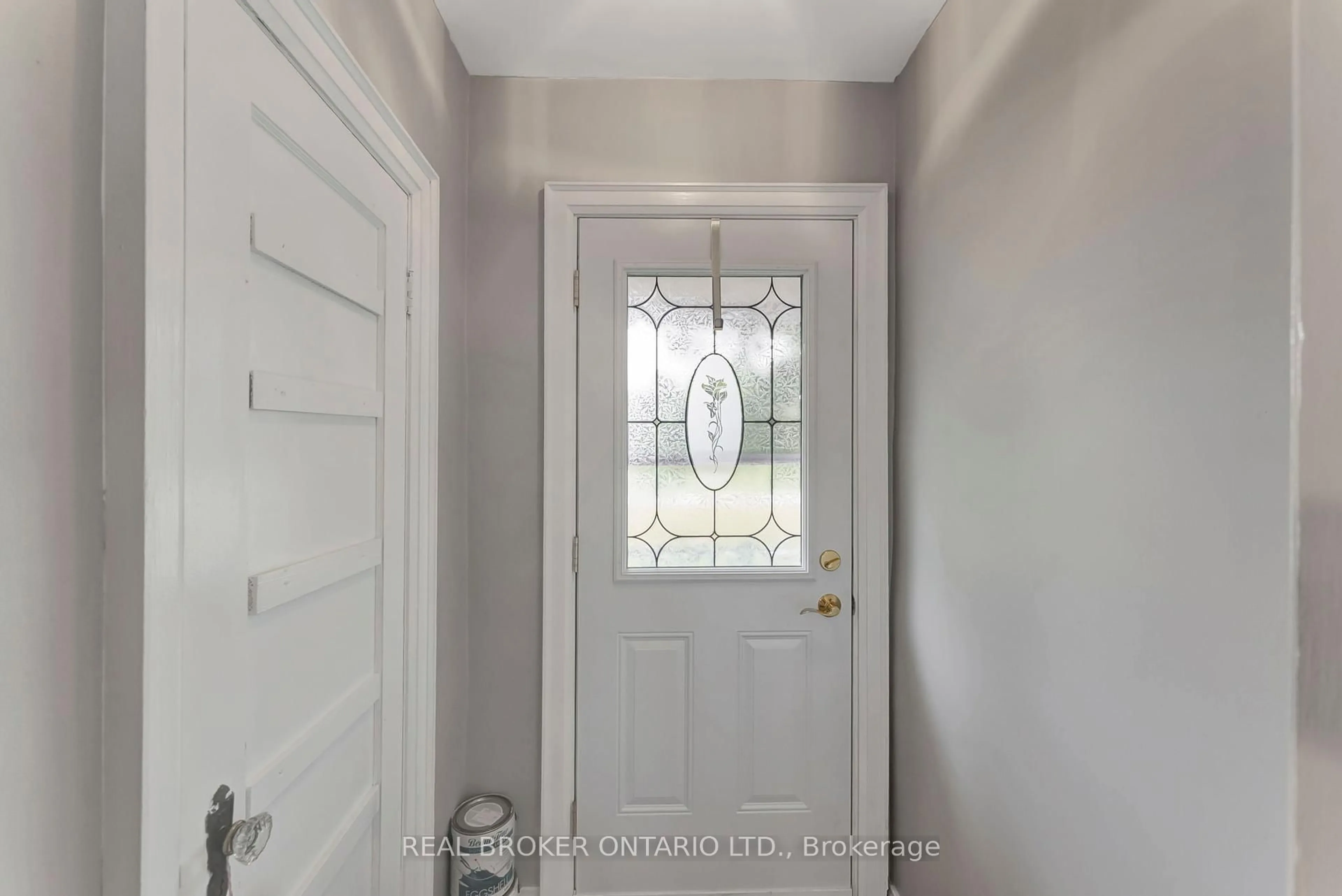 Indoor entryway for 667 Concession 14 Rd, Haldimand Ontario N0A 1H0