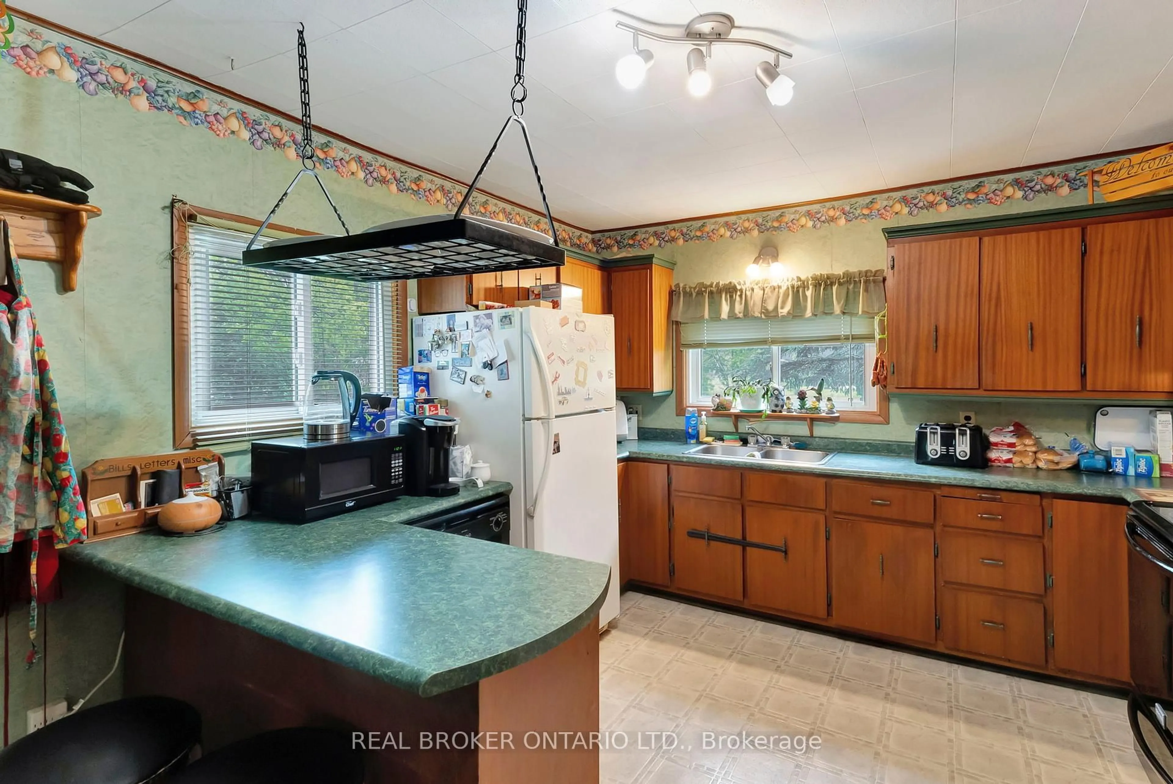 Open concept kitchen, ceramic/tile floor for 667 Concession 14 Rd, Haldimand Ontario N0A 1H0